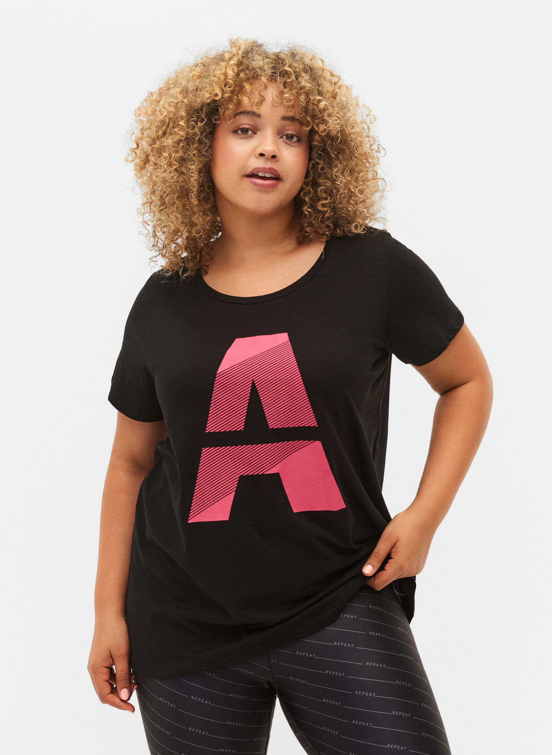 Zizzi Tr&aelig;nings t-shirt med print, Black w. Pink A, Model image number 0