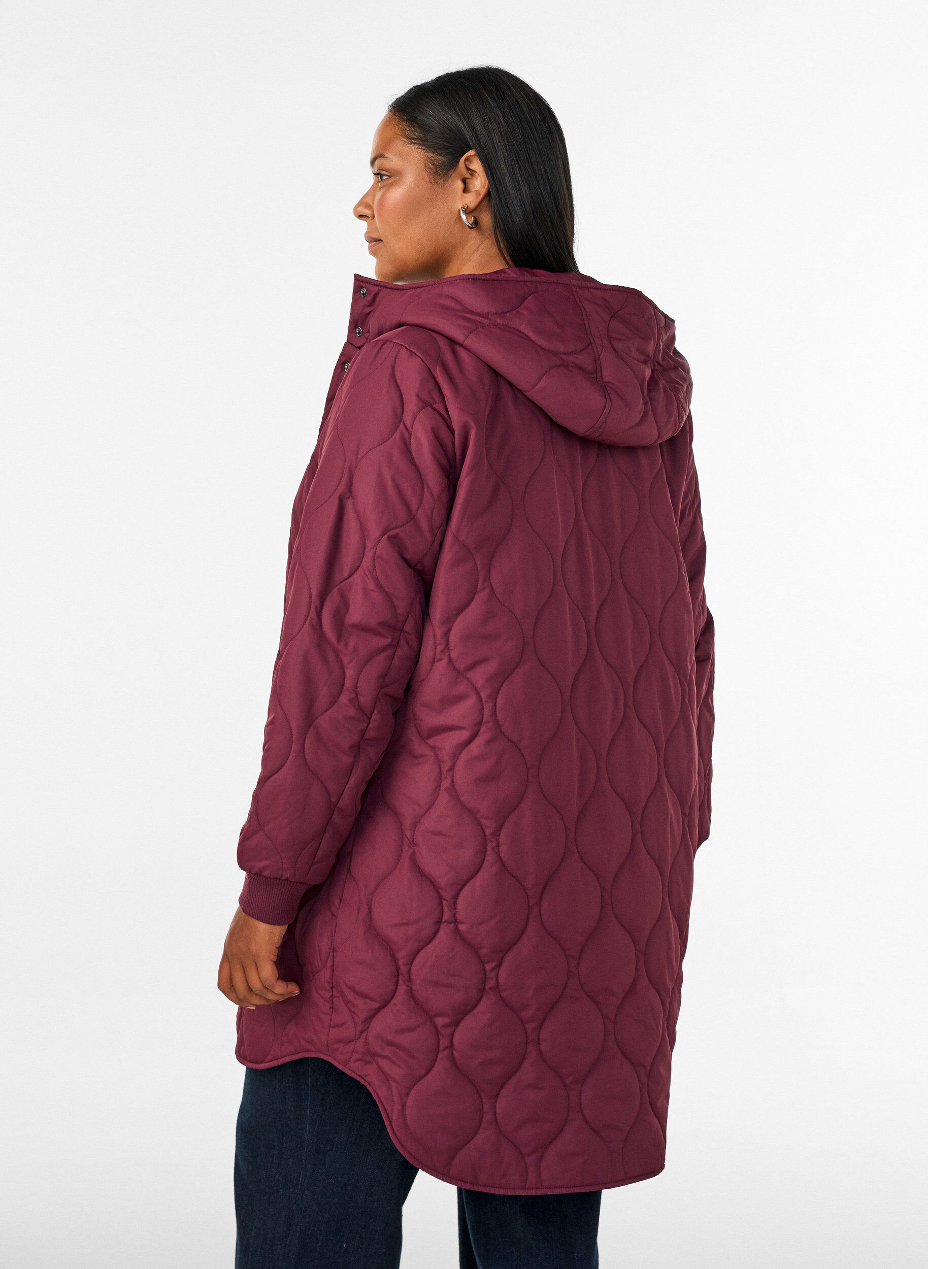 ZizziMellemlang quiltet jakke med h&aelig;tte, R&oslash;d, Model image number 2