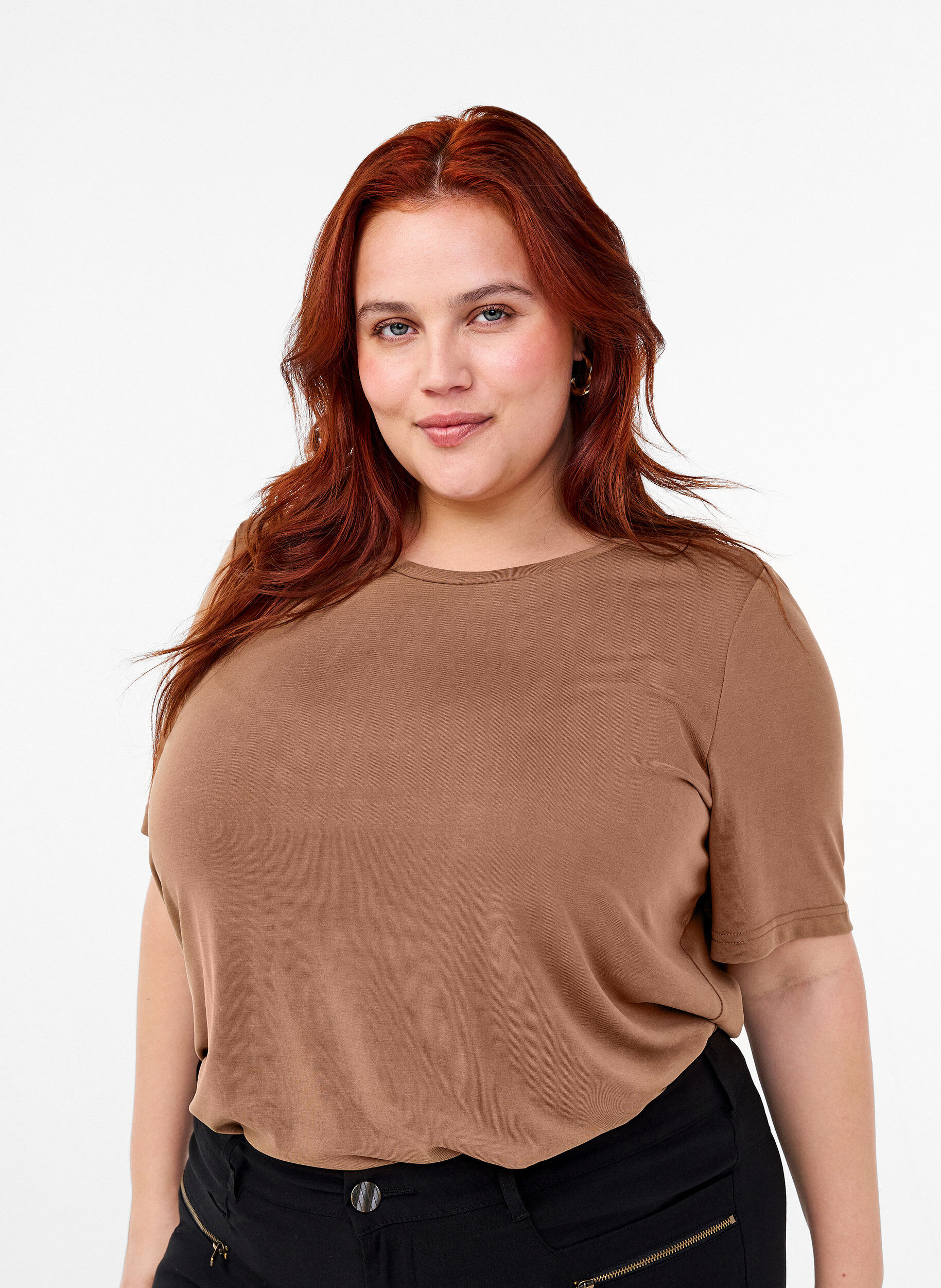 Zizzi T-shirt i TENCEL&trade; Modal med rund hals, Brun, Model image number 0