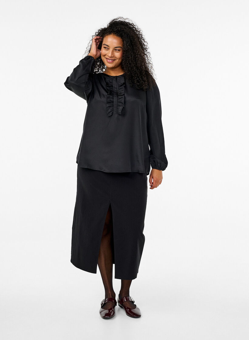 Satinbluse med flæsedetalje, Black, Model image number 2