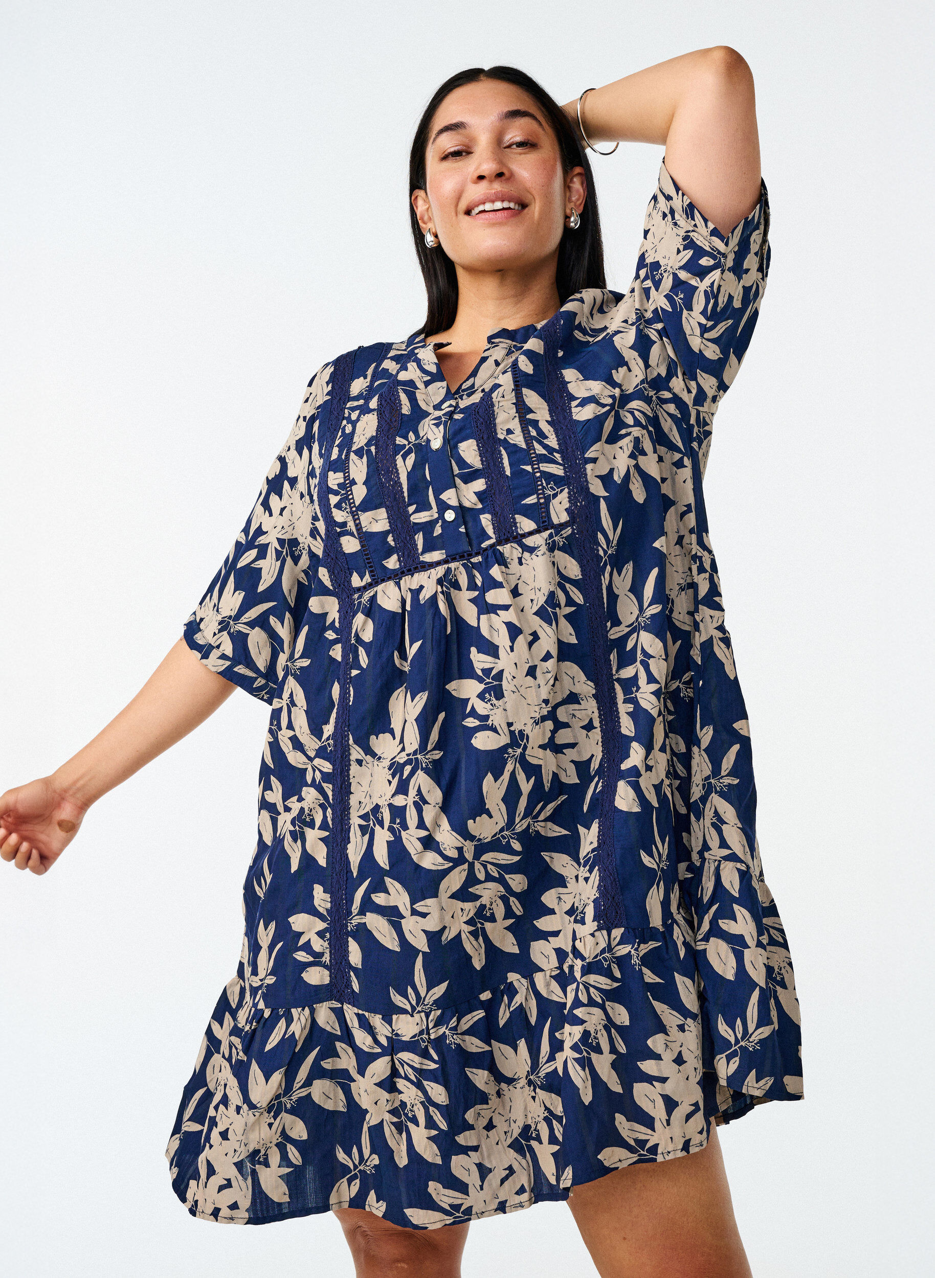 Zizzi Kort viskosekjole med blondeb&aring;nd og a-snit, Bl&aring;, Image image number 0