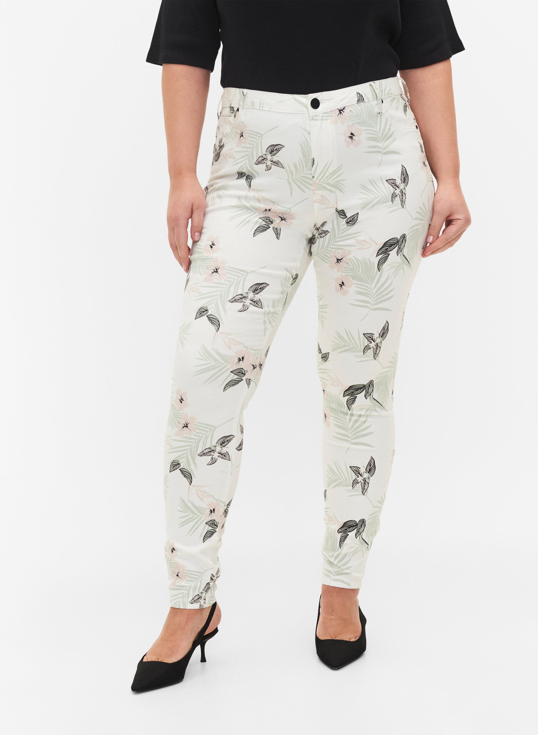 Zizzi H&oslash;jtaljede Amy jeans med blomsterprint, White Flower AOP L78, Model image number 2