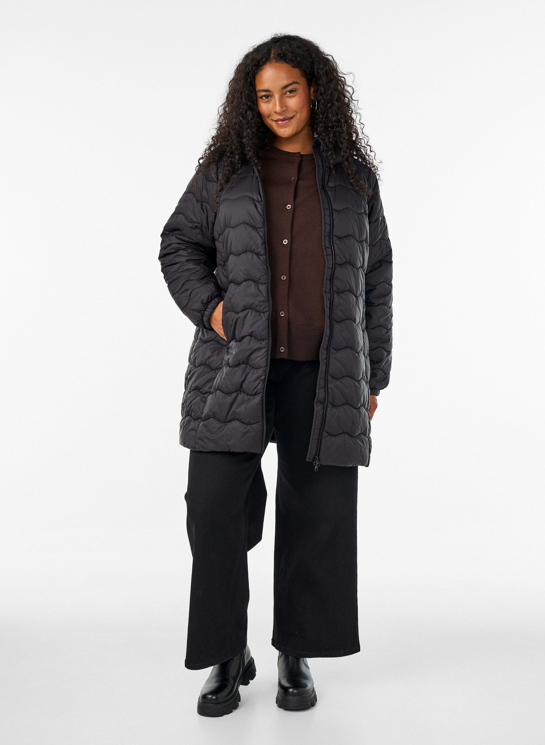 ZizziVatteret jakke med quiltet m&oslash;nster, Sort, Model image number 1