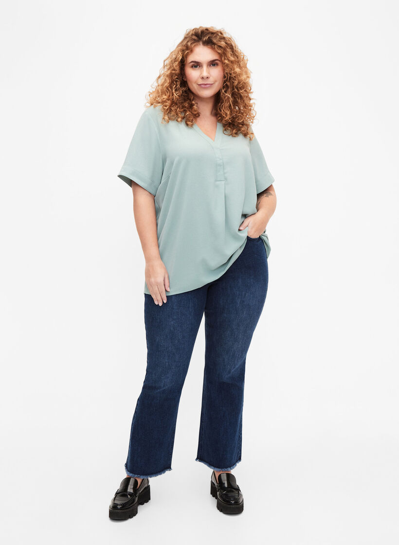 Kort&aelig;rmet bluse med v-udsk&aelig;ring , Gr&oslash;n, Model image number 1