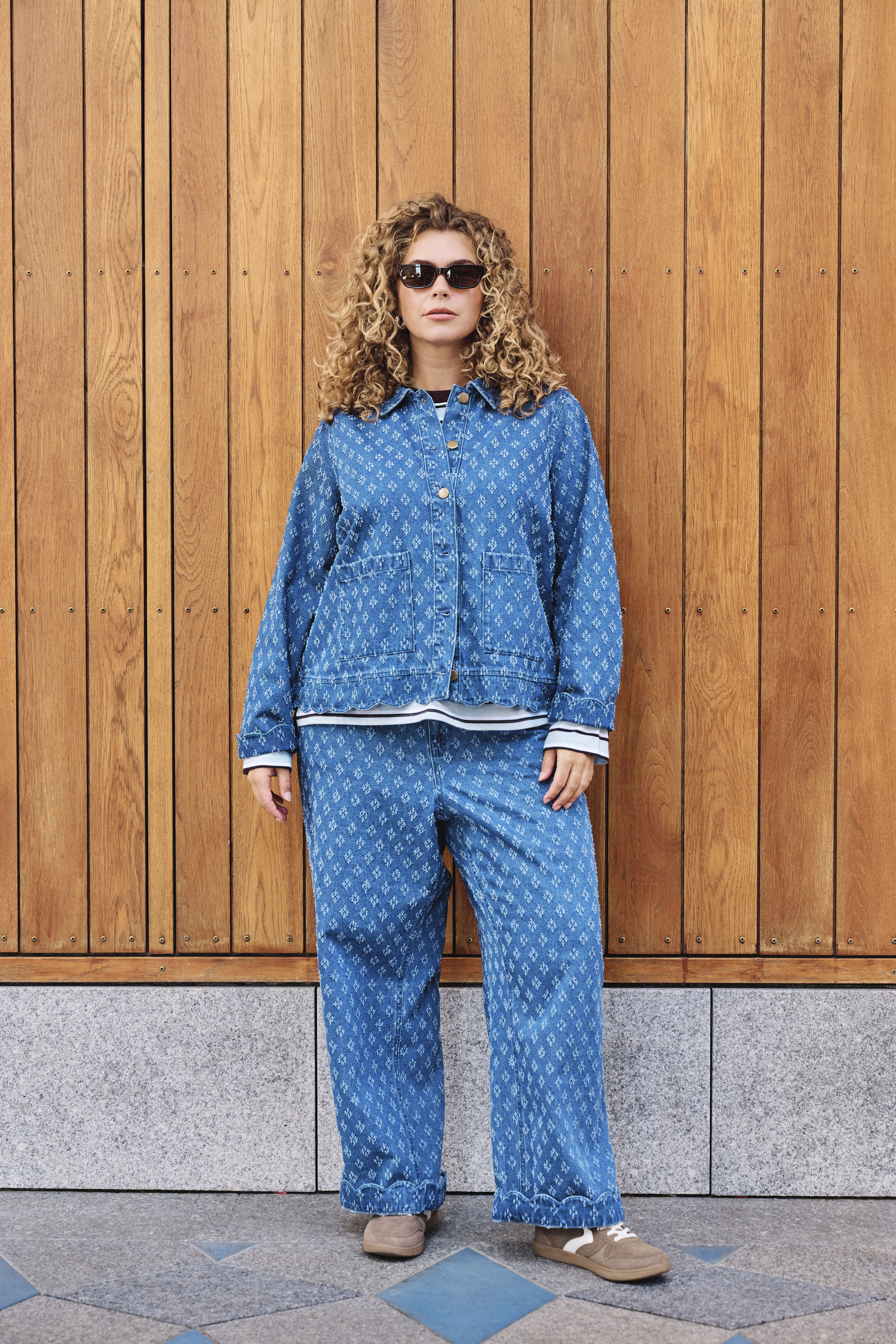 ZizziAfslappet bl&aring; denimstil, , Model