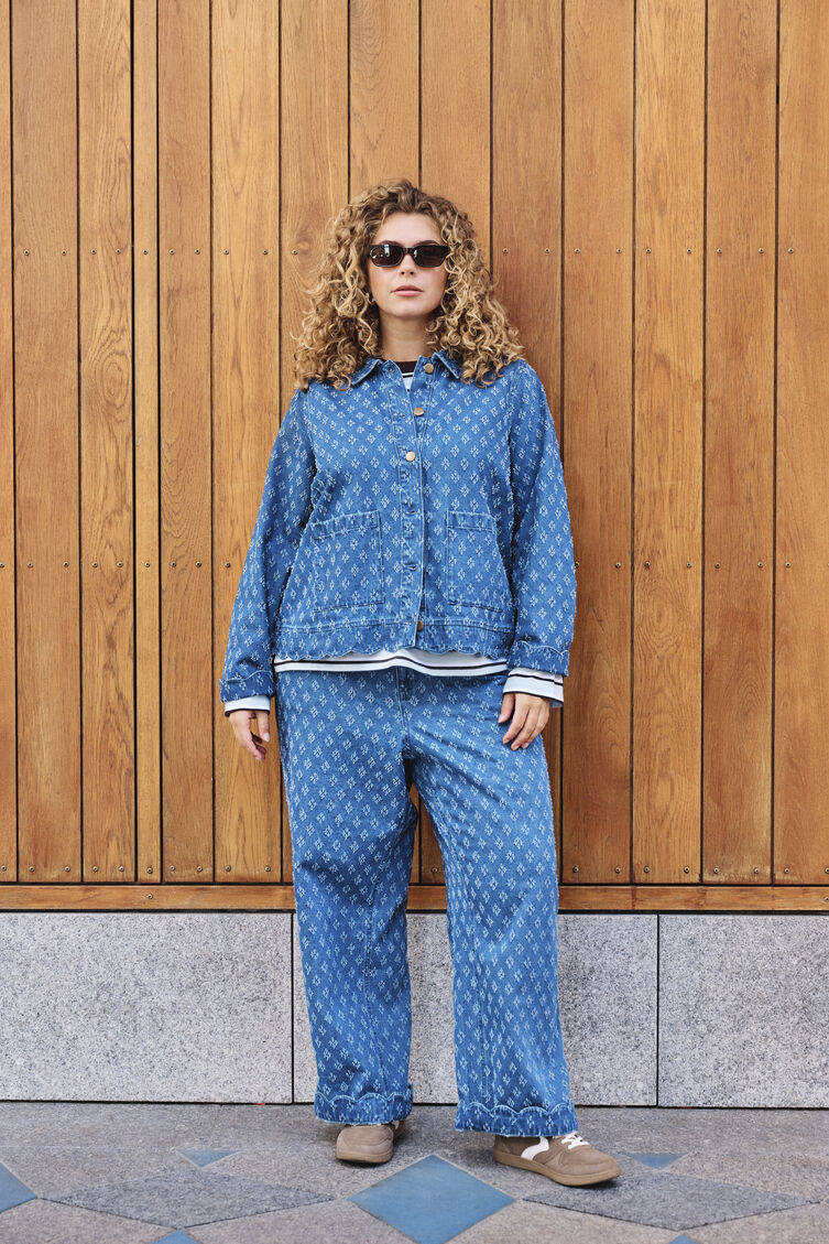 Afslappet bl&aring; denimstil, , Model