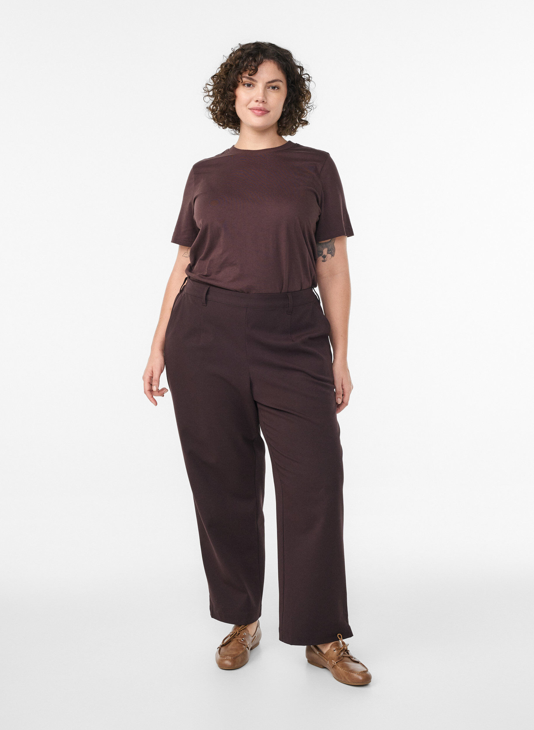 Zizzi Basis t-shirt i bomuld med rund hals, Brun, Model image number 1