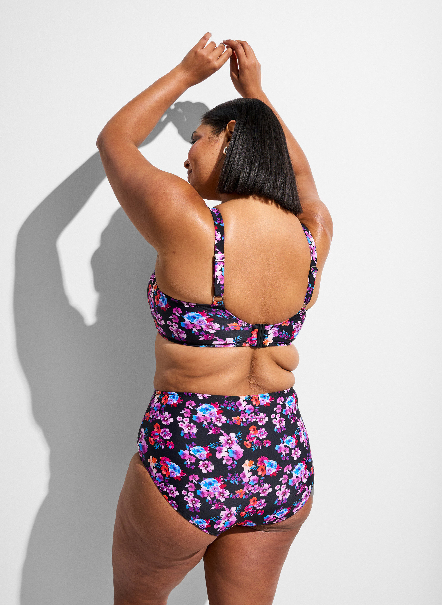 ZizziH&oslash;jtaljet bikinitrusse med m&oslash;nster, Lilla, Model image number 1