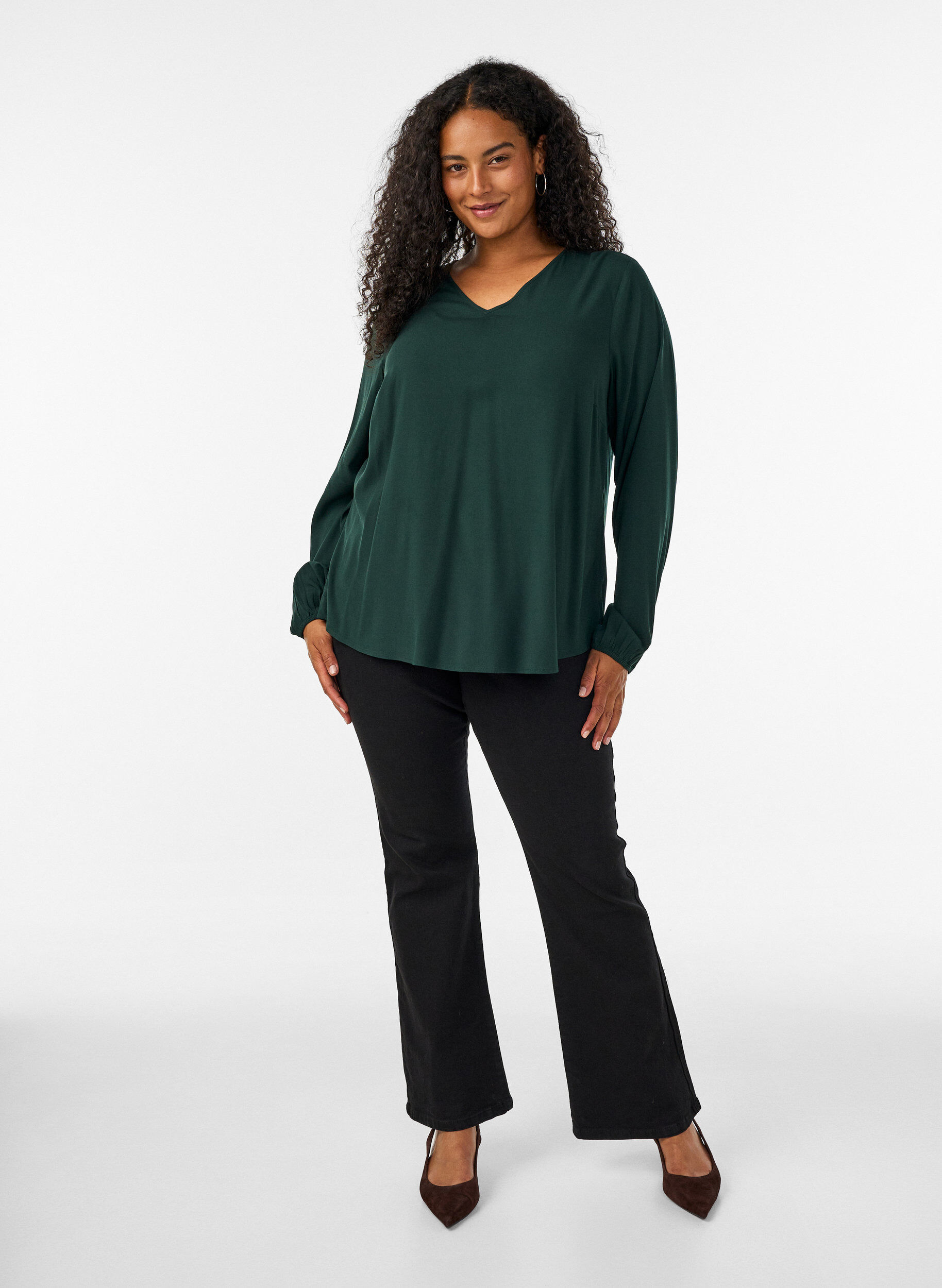 ZizziViskosebluse med V-hals og lange &aelig;rmer, Gr&oslash;n, Model image number 1