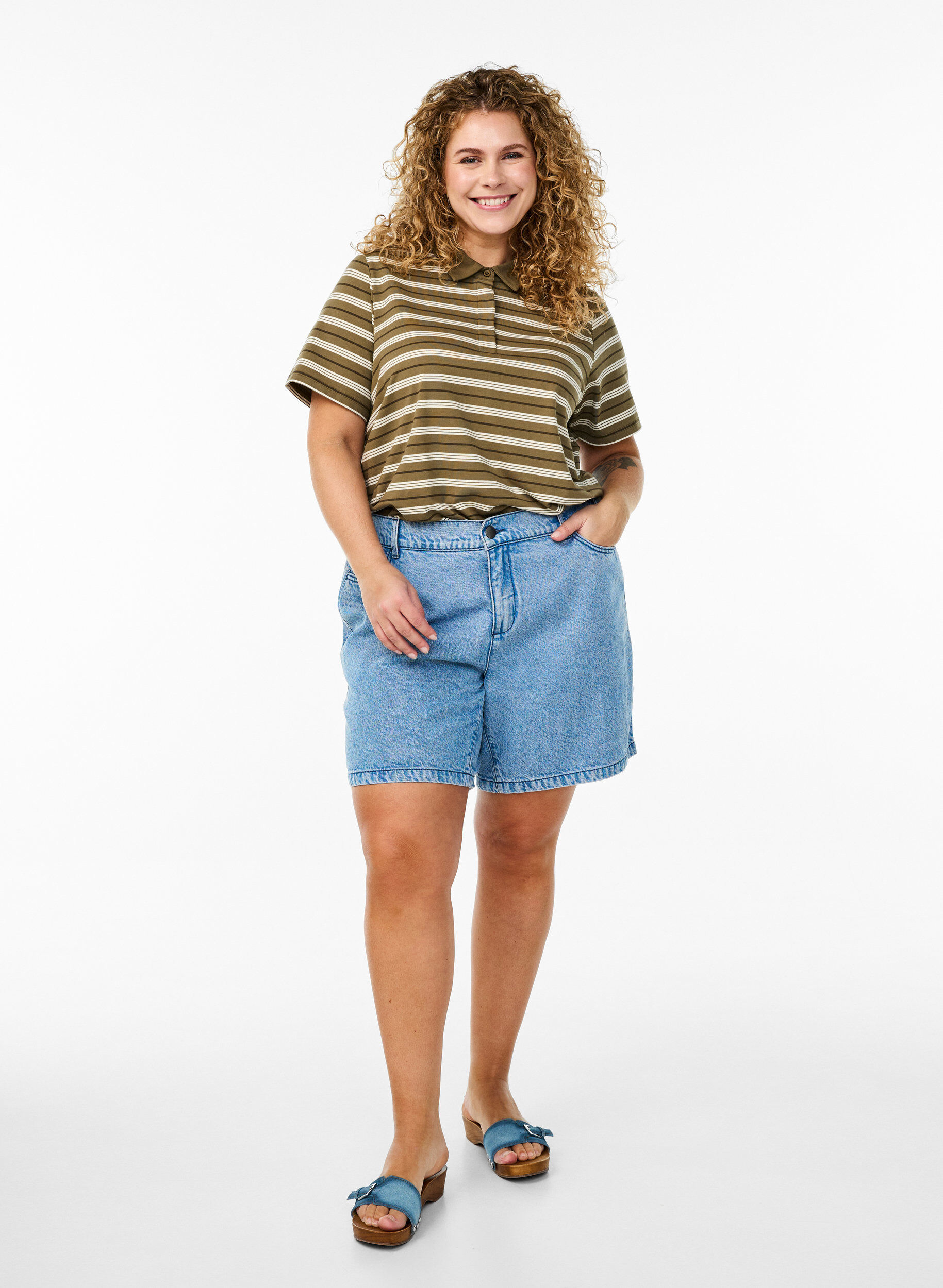 Zizzi Stribet poloshirt med korte &aelig;rmer, Gr&oslash;n, Model image number 1