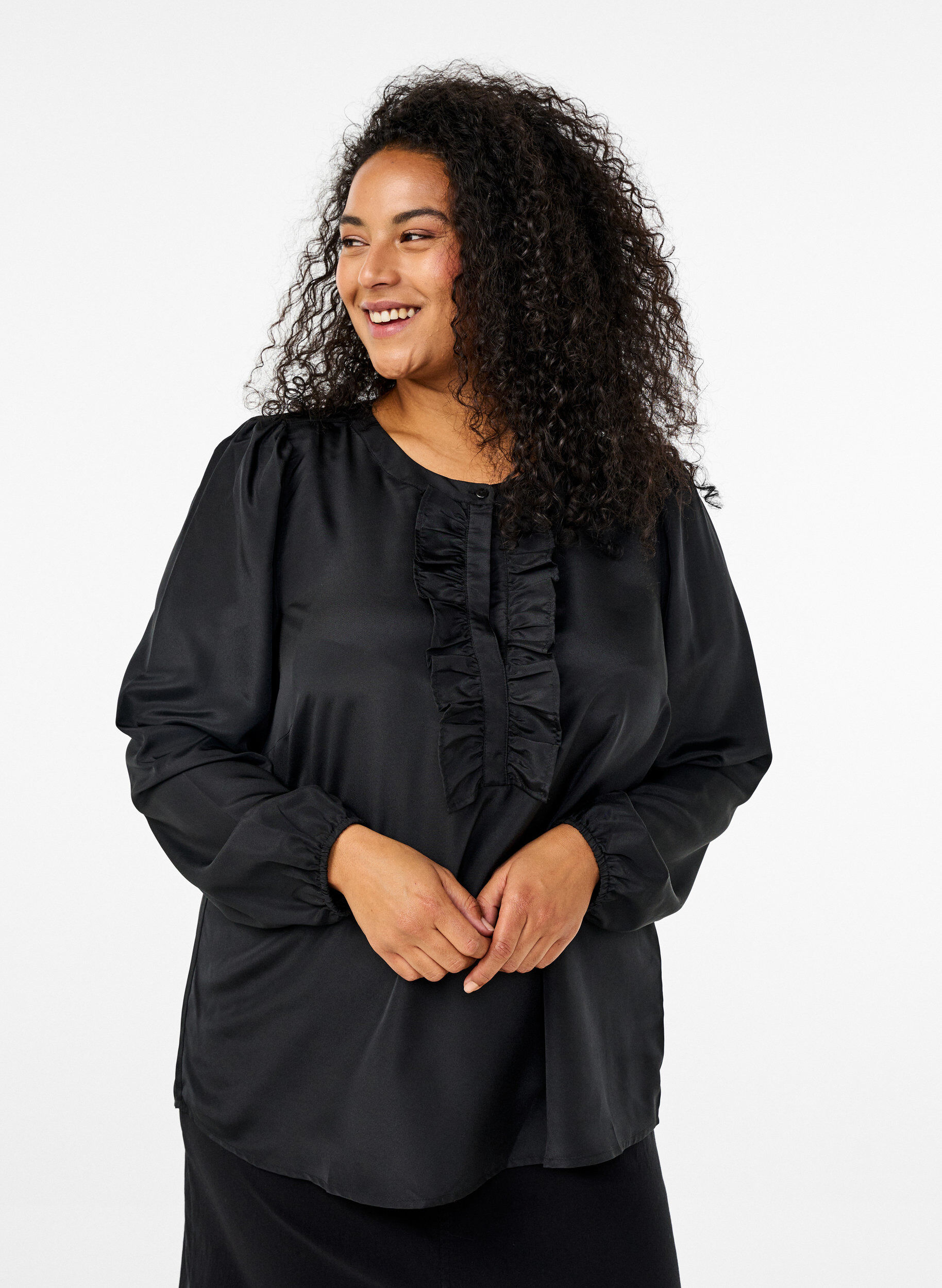 Zizzi Satinbluse med fl&aelig;sedetalje, Black, Model image number 0