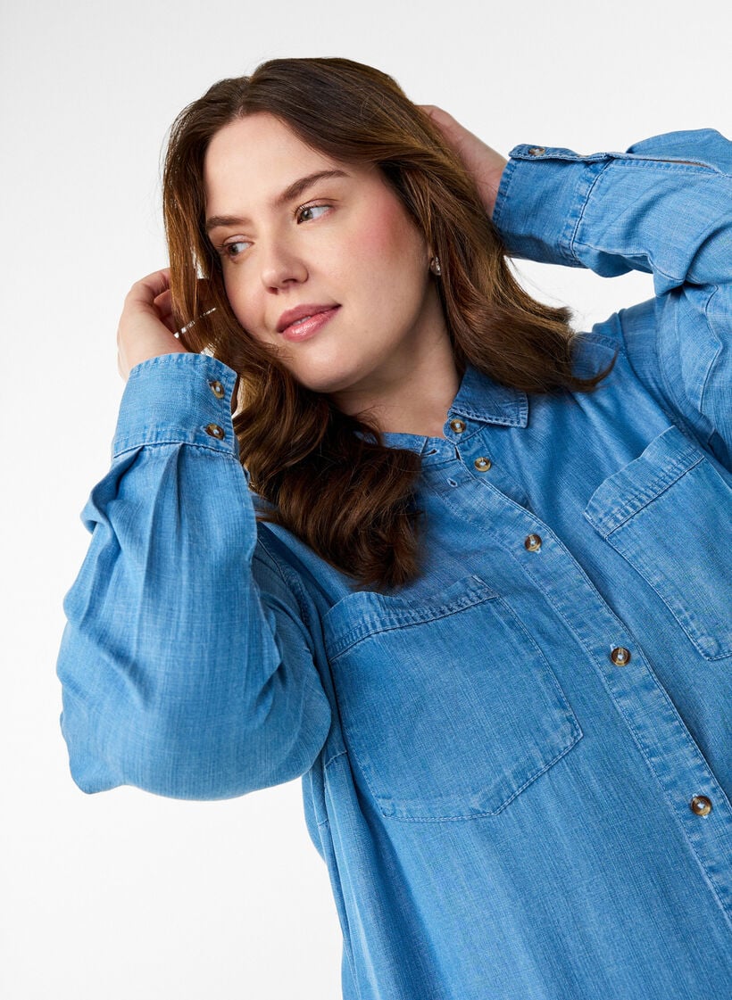 Mellemlang skjortekjole i bl&oslash;d lyocell-denim, Bl&aring;, Model image number 2