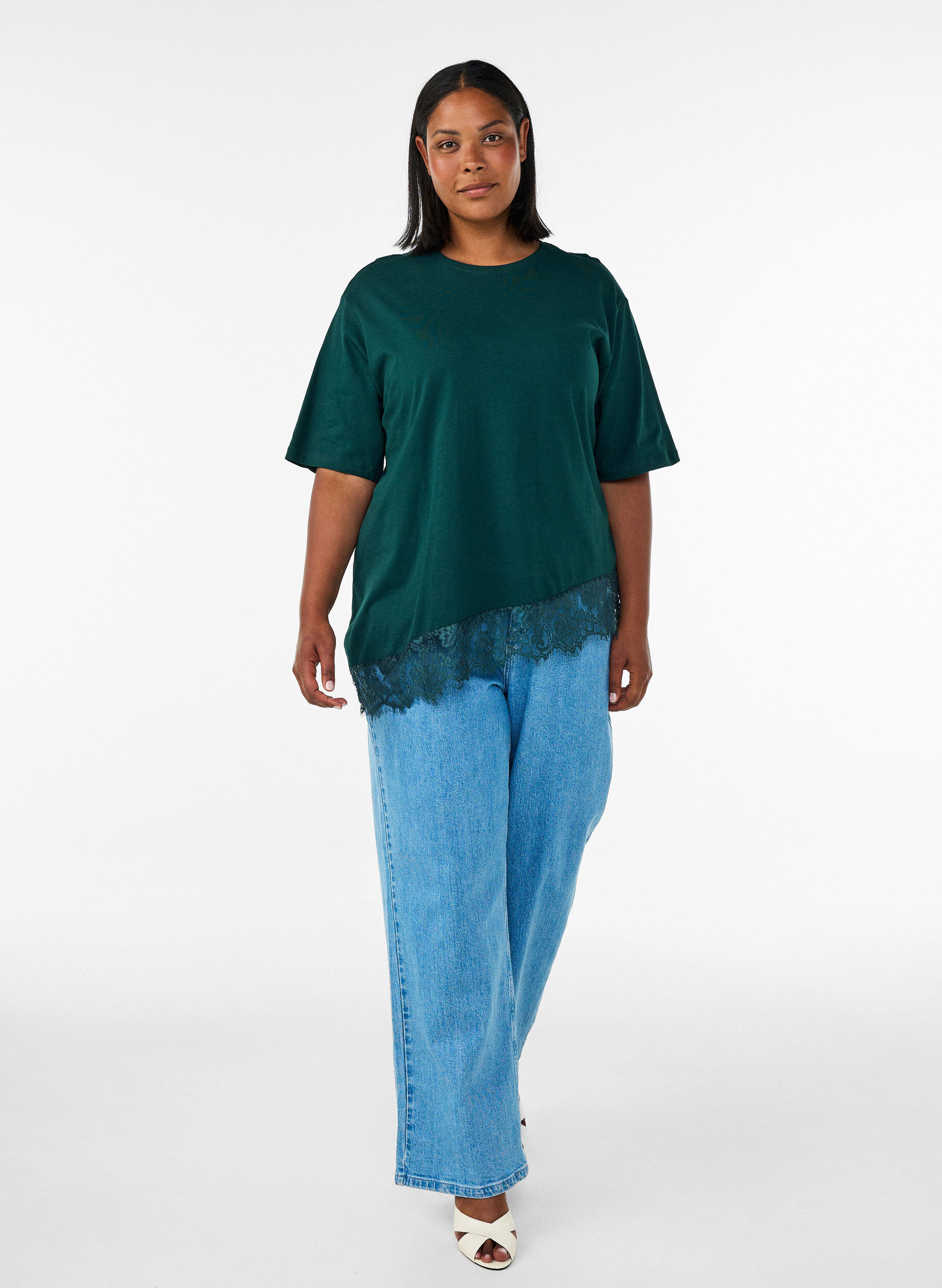ZizziT-shirt med asymmetrisk blondekant, Gr&oslash;n, Model image number 1