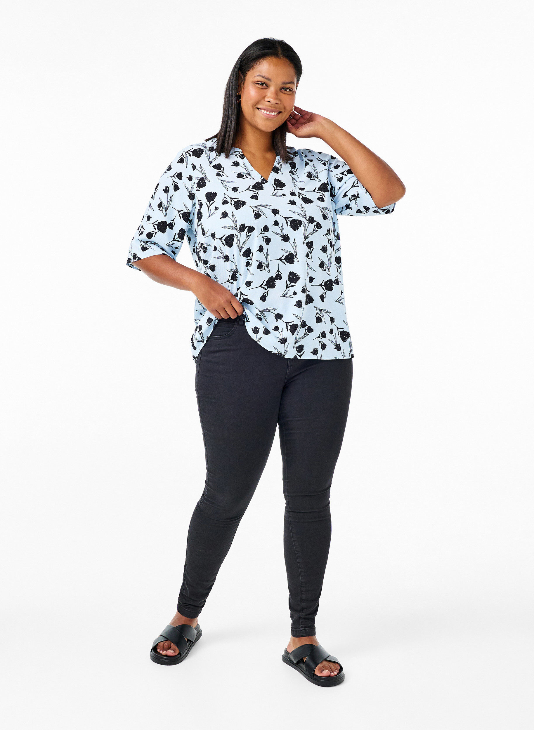 Zizzi V-hals bluse med sl&oslash;jfeprint, Cashmere Blue Flower, Model image number 2