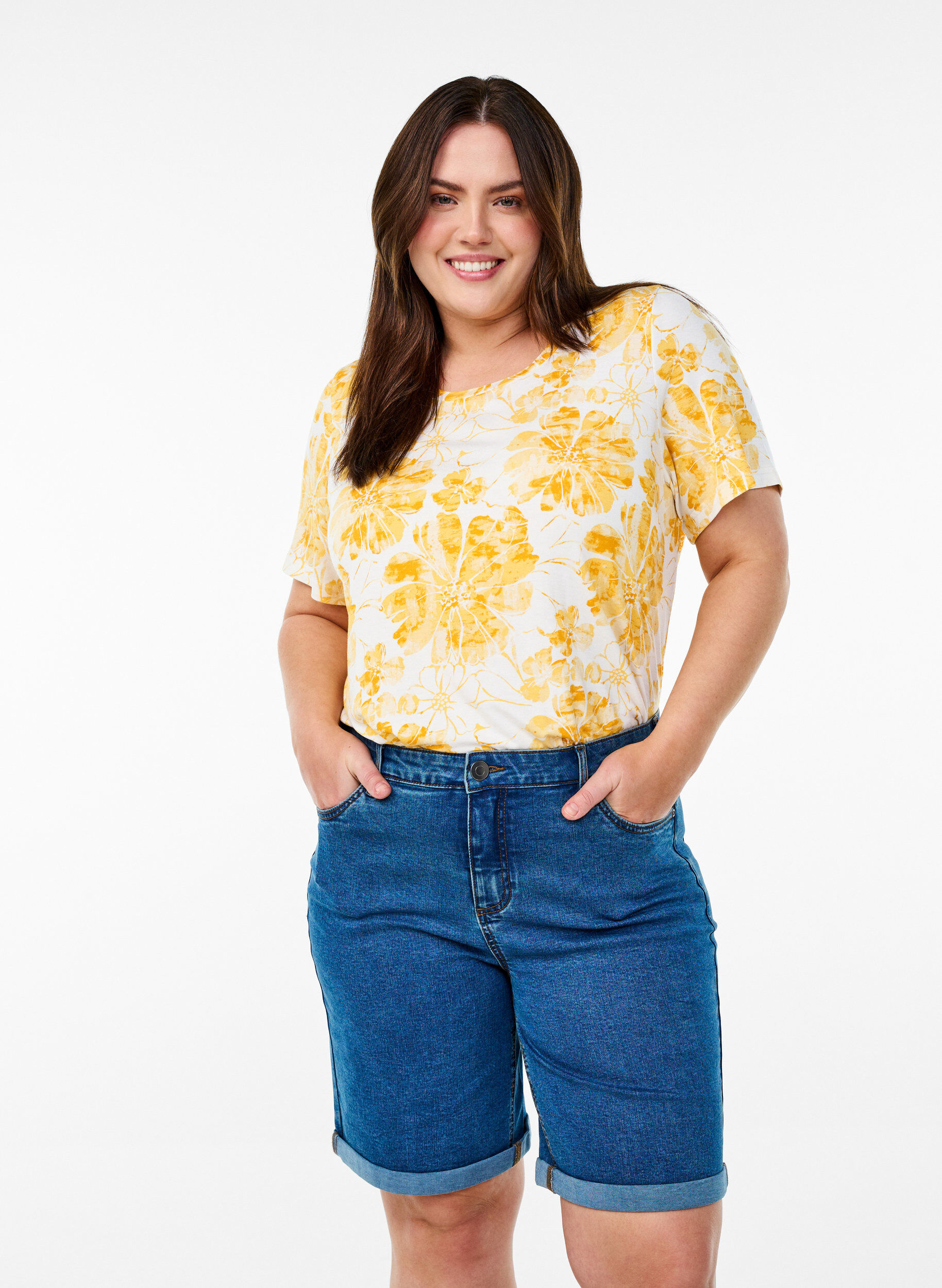 Zizzi T&aelig;tsiddende denimshorts med h&oslash;j talje, Bl&aring;, Model image number 0