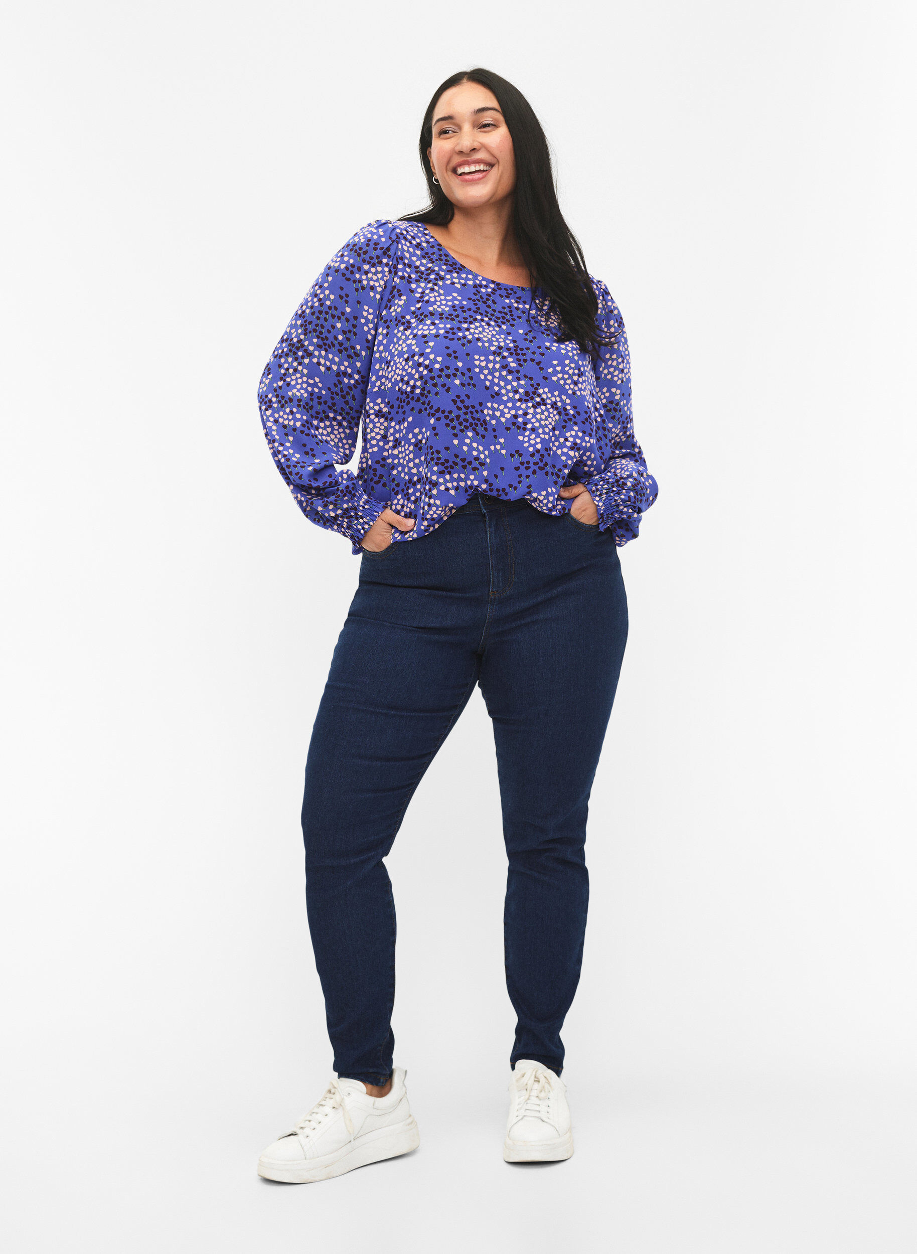 Zizzi FLASH - Lang&aelig;rmet bluse med smock og print, Dazzling Blue AOP, Model image number 2