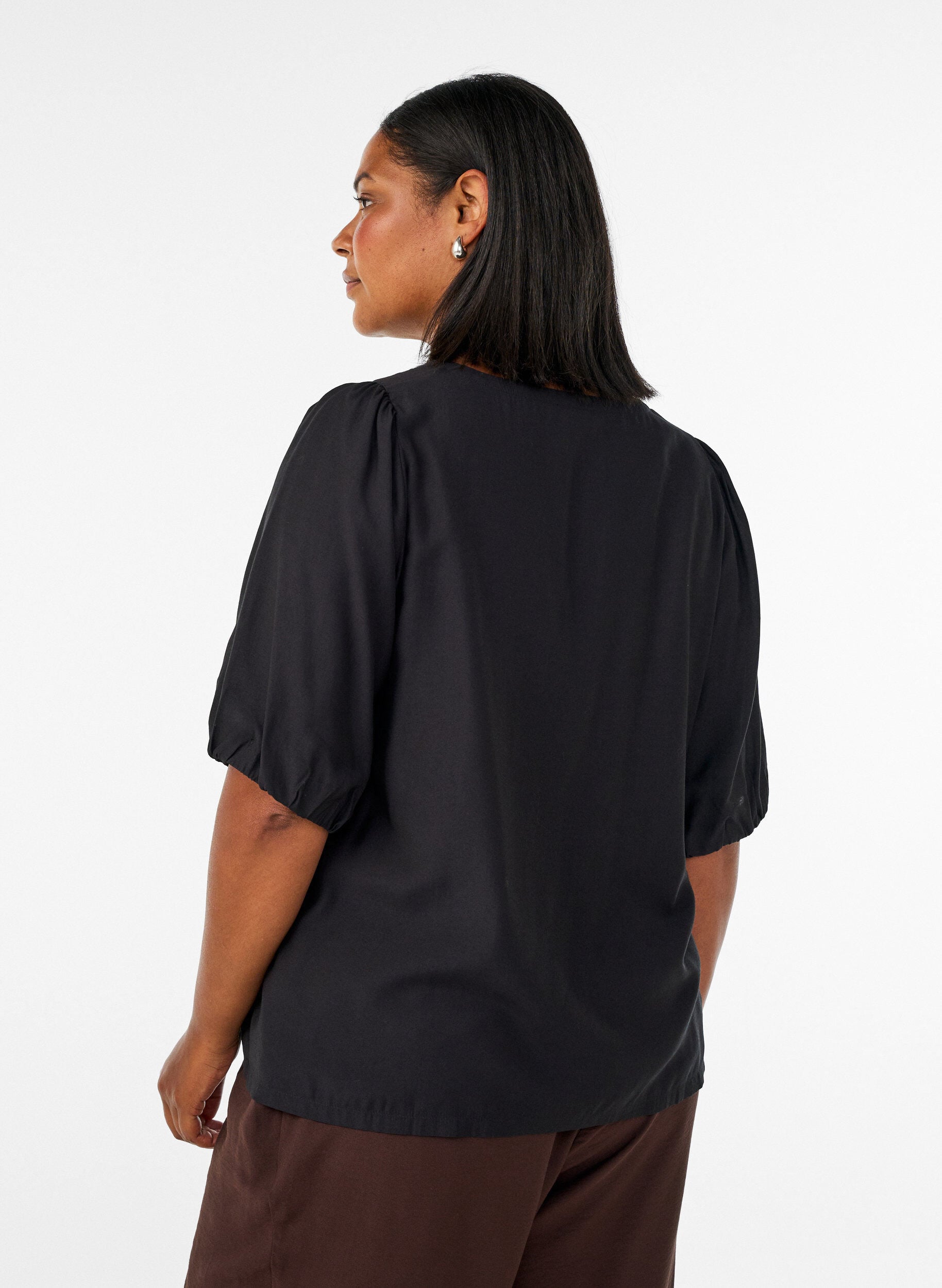 ZizziViskosebluse med V-udsk&aelig;ring, Sort, Model image number 2
