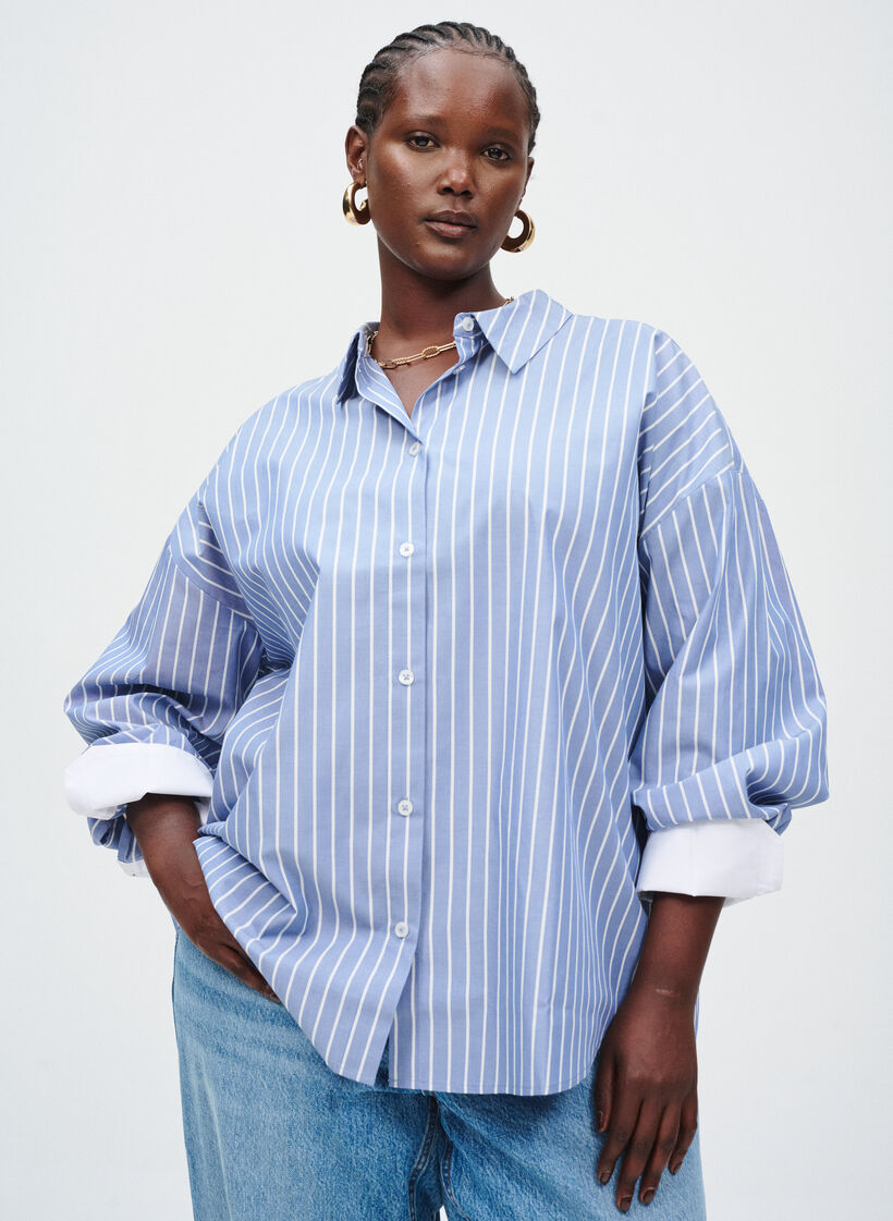 Blå skjorte med striber, , Model
