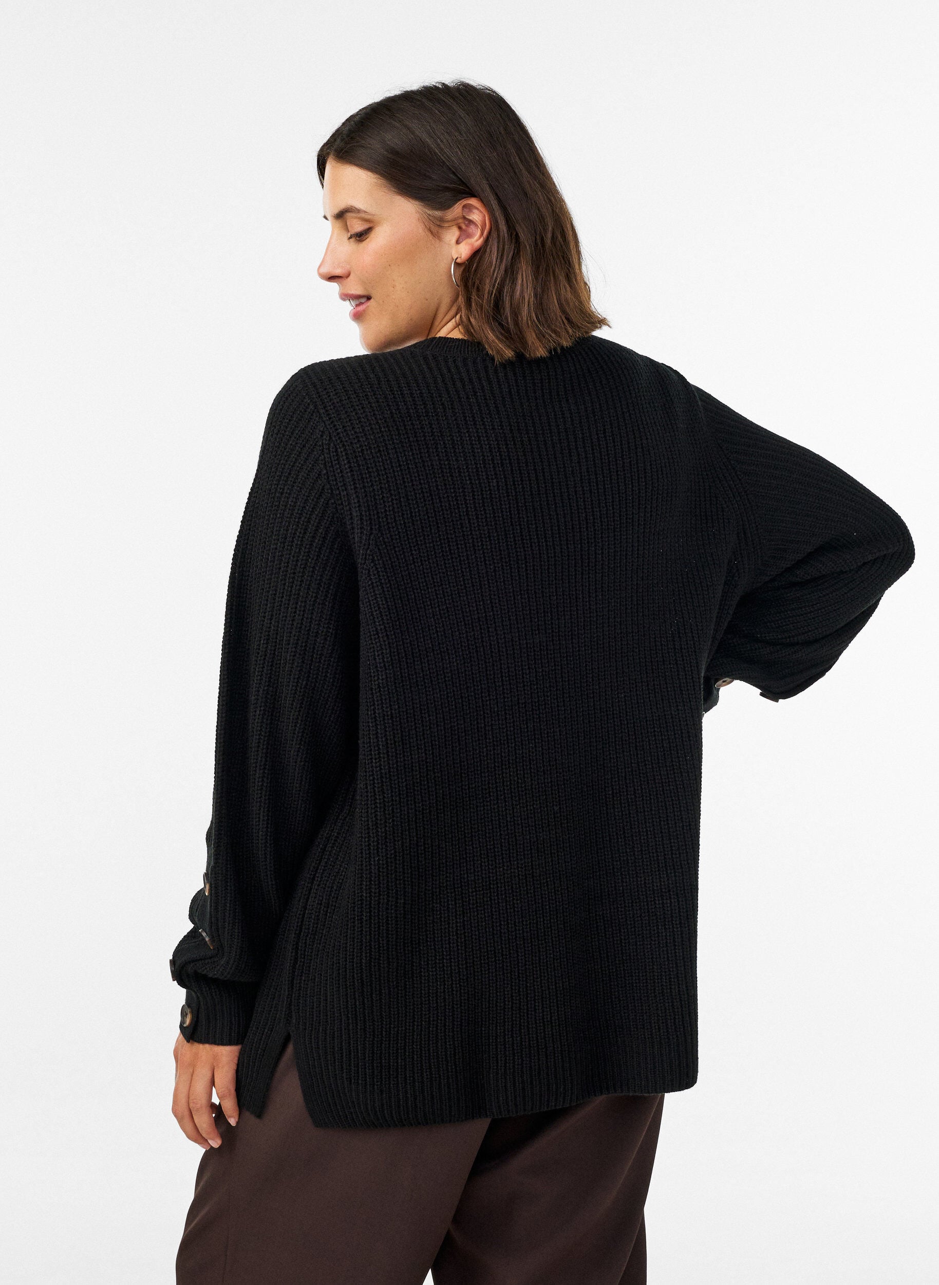 ZizziStrikbluse med ribstruktur og knapdetaljer, Sort, Model image number 2