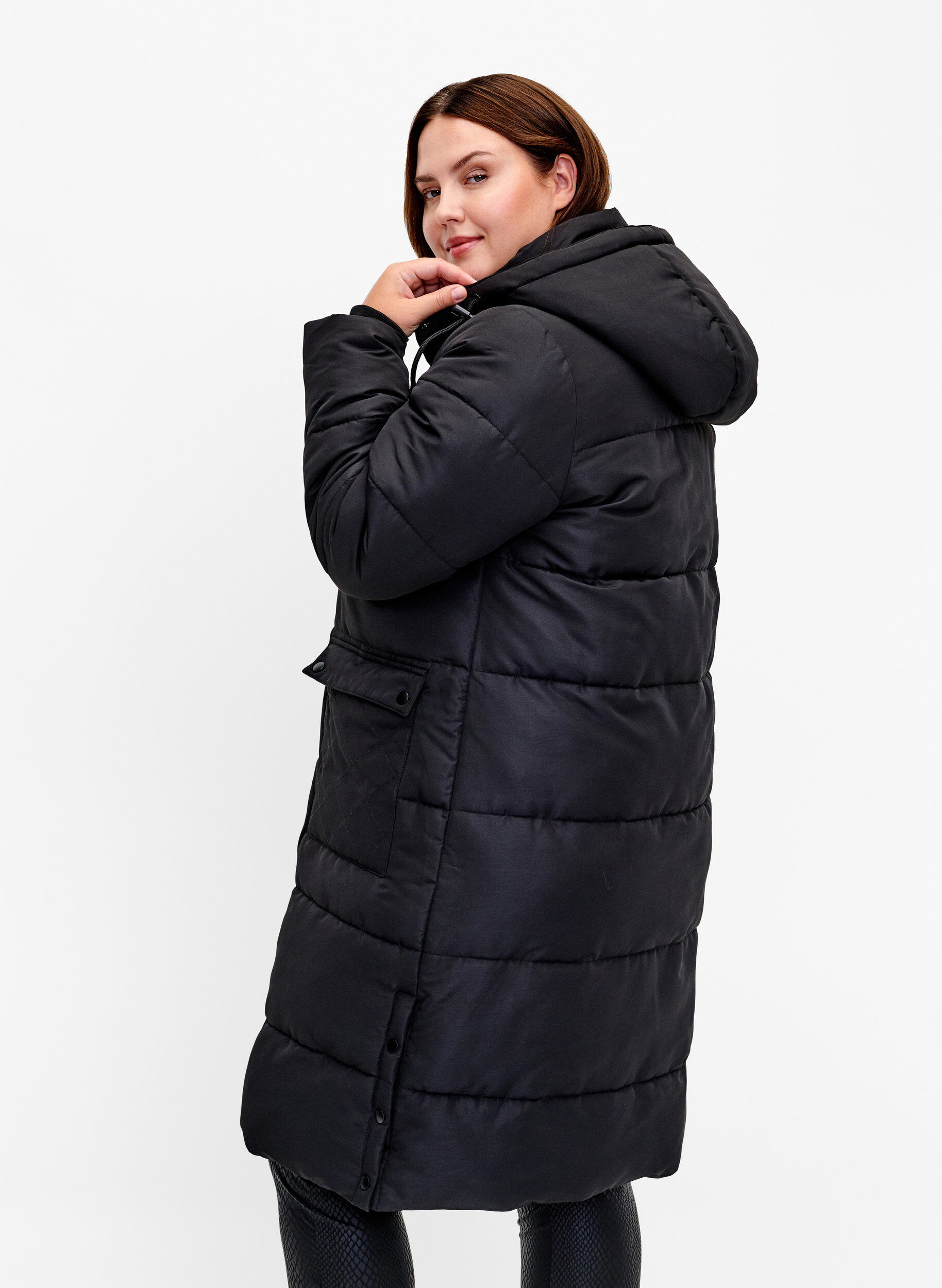 Zizzi Lang puffer jakke med lommer og h&aelig;tte, Sort, Model image number 2