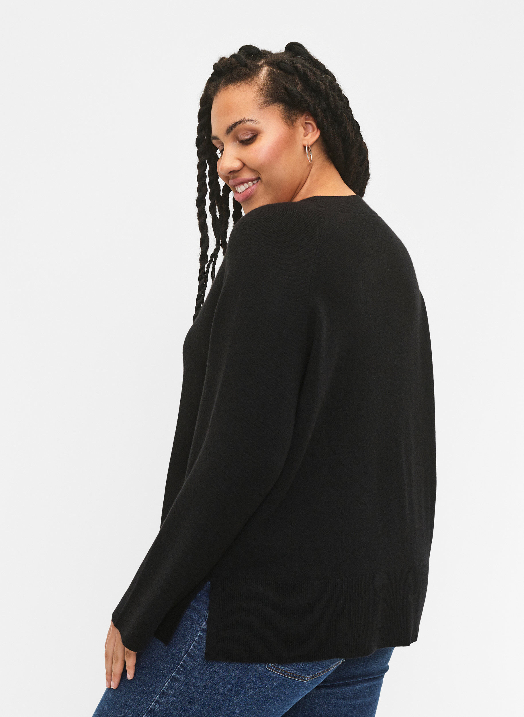 Zizzi Strikbluse i viskoseblanding med slids i siden, Black, Model image number 1