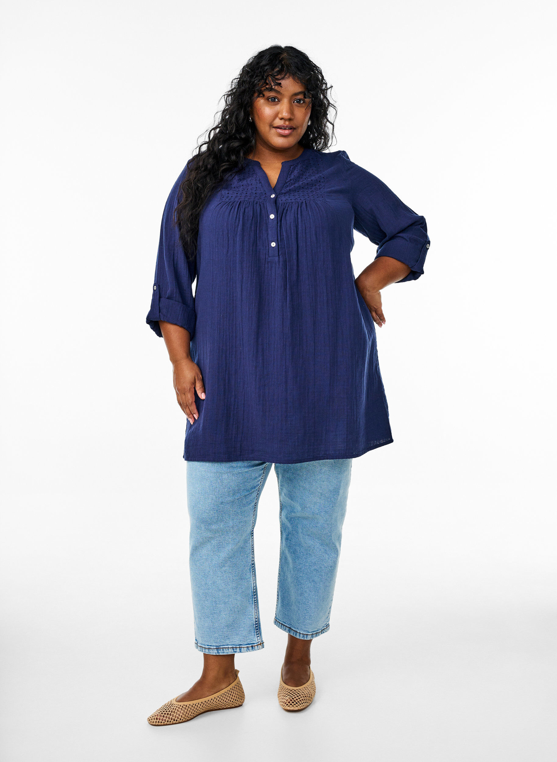 ZizziTunika i bomuldsmusselin med broderi anglaise, Bl&aring;, Model image number 1