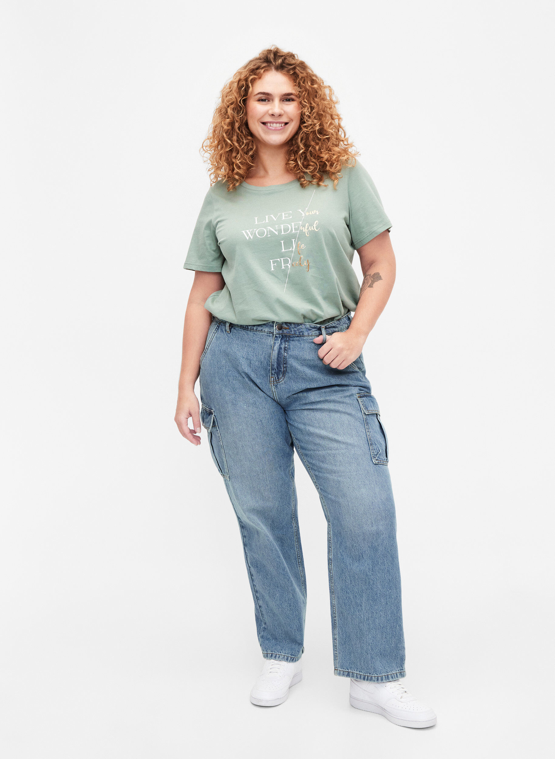 Zizzi Kort&aelig;rmet bomulds t-shirt med elastikkant, Chinois G. W. Live, Model image number 2