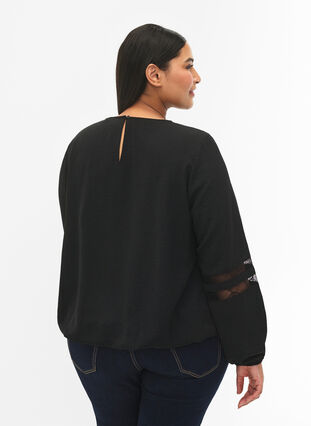 Langærmet bluse med blonder, Black, Model image number 1