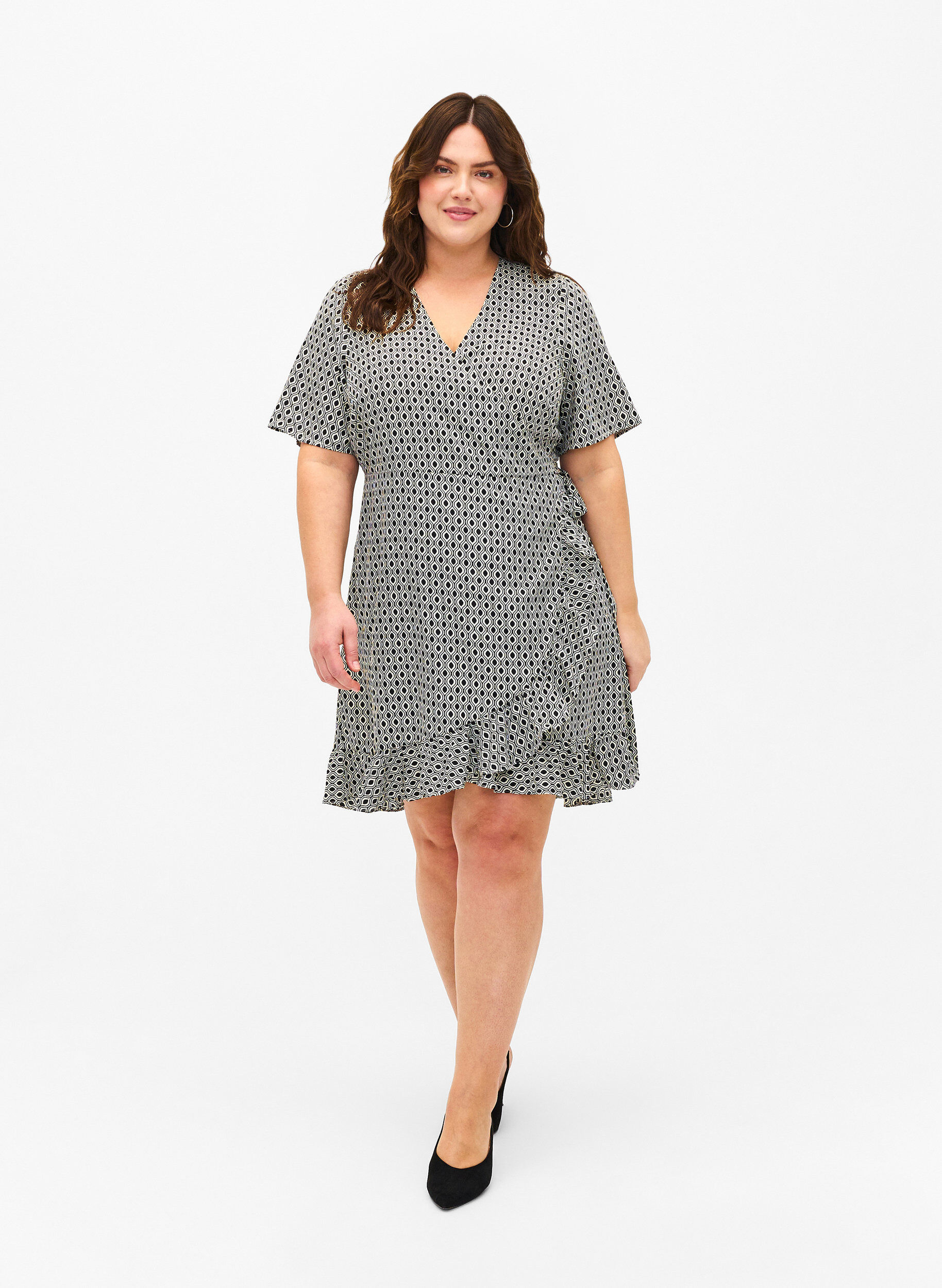 Zizzi FLASH - Wrapkjole med korte &aelig;rmer, Black White Graphic, Model image number 2