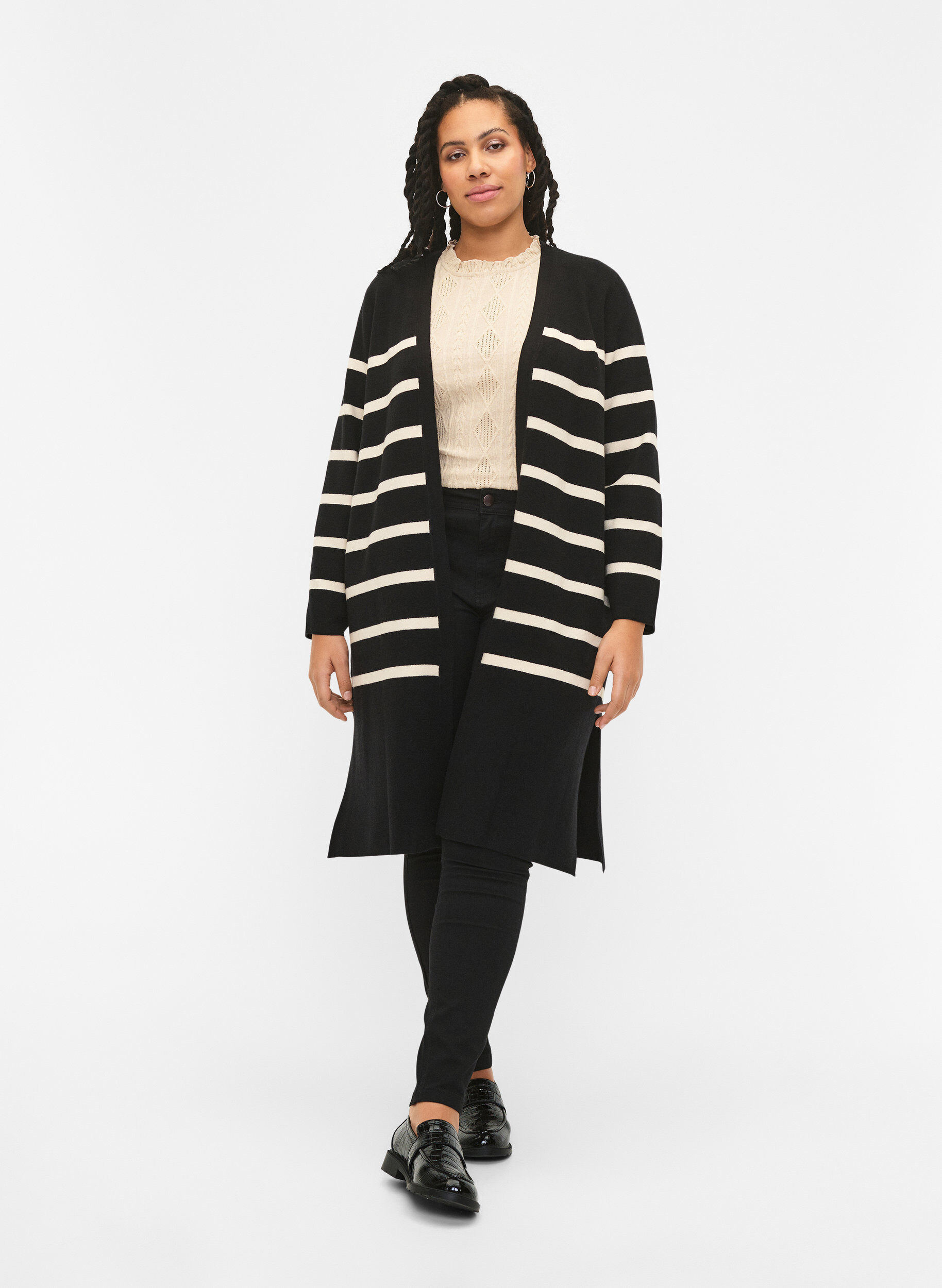 Zizzi Stribet strikcardigan i viskosemix, Black w. Birch, Model image number 2