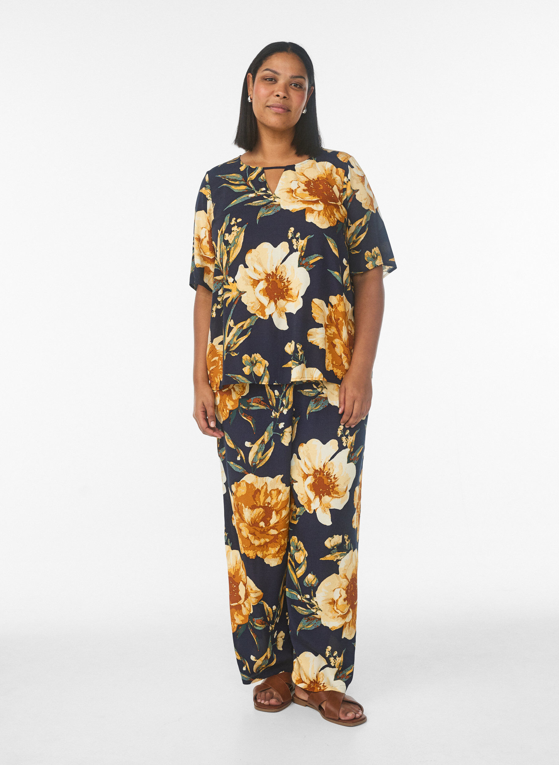 Zizzi Kort&aelig;rmet bluse i viskose med print, Bl&aring;, Model image number 1