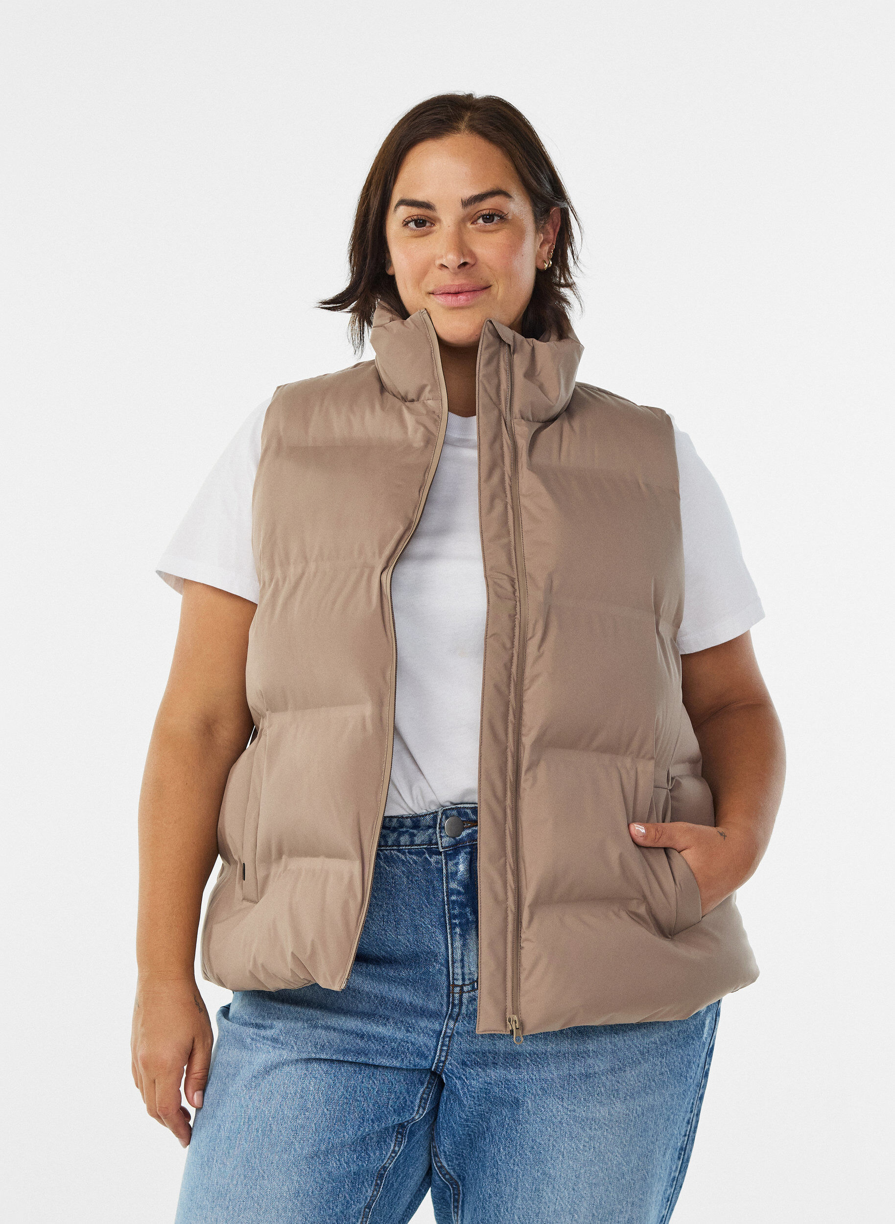 Kort puffervest med h&oslash;j krave, Brun, Model