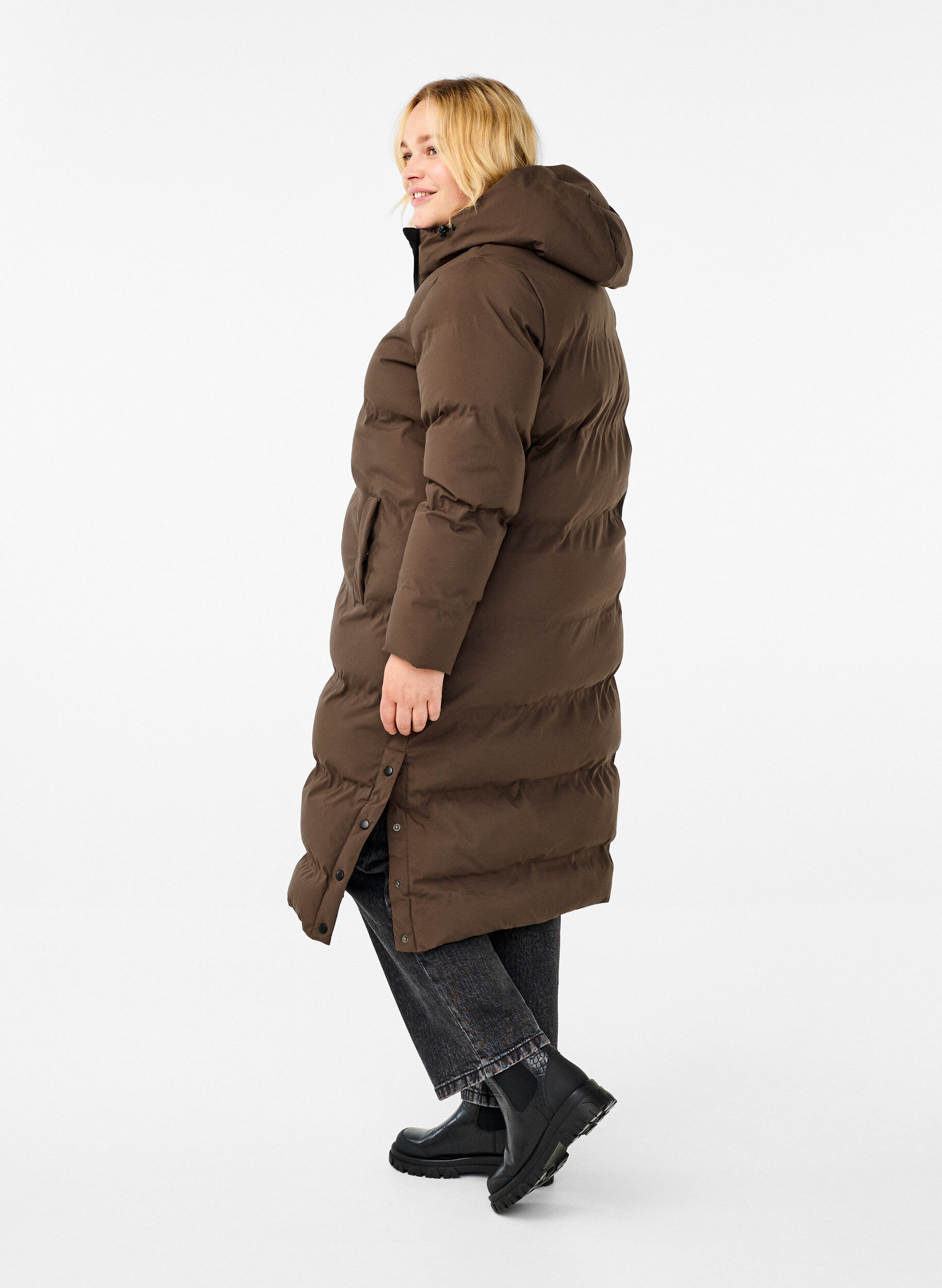 Zizzi Lang puffer vinterjakke med h&aelig;tte, Brun, Model image number 2