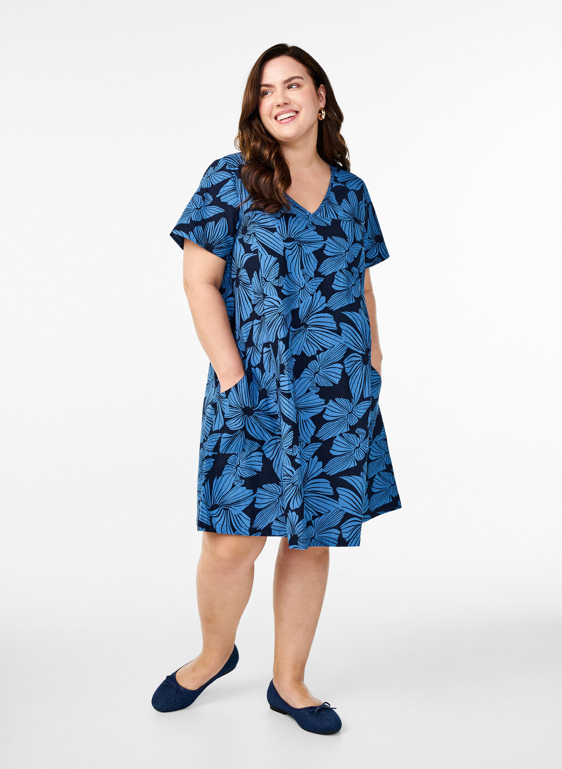 ZizziKort a-shape kjole med blomsterprint, Bl&aring;, Model image number 1
