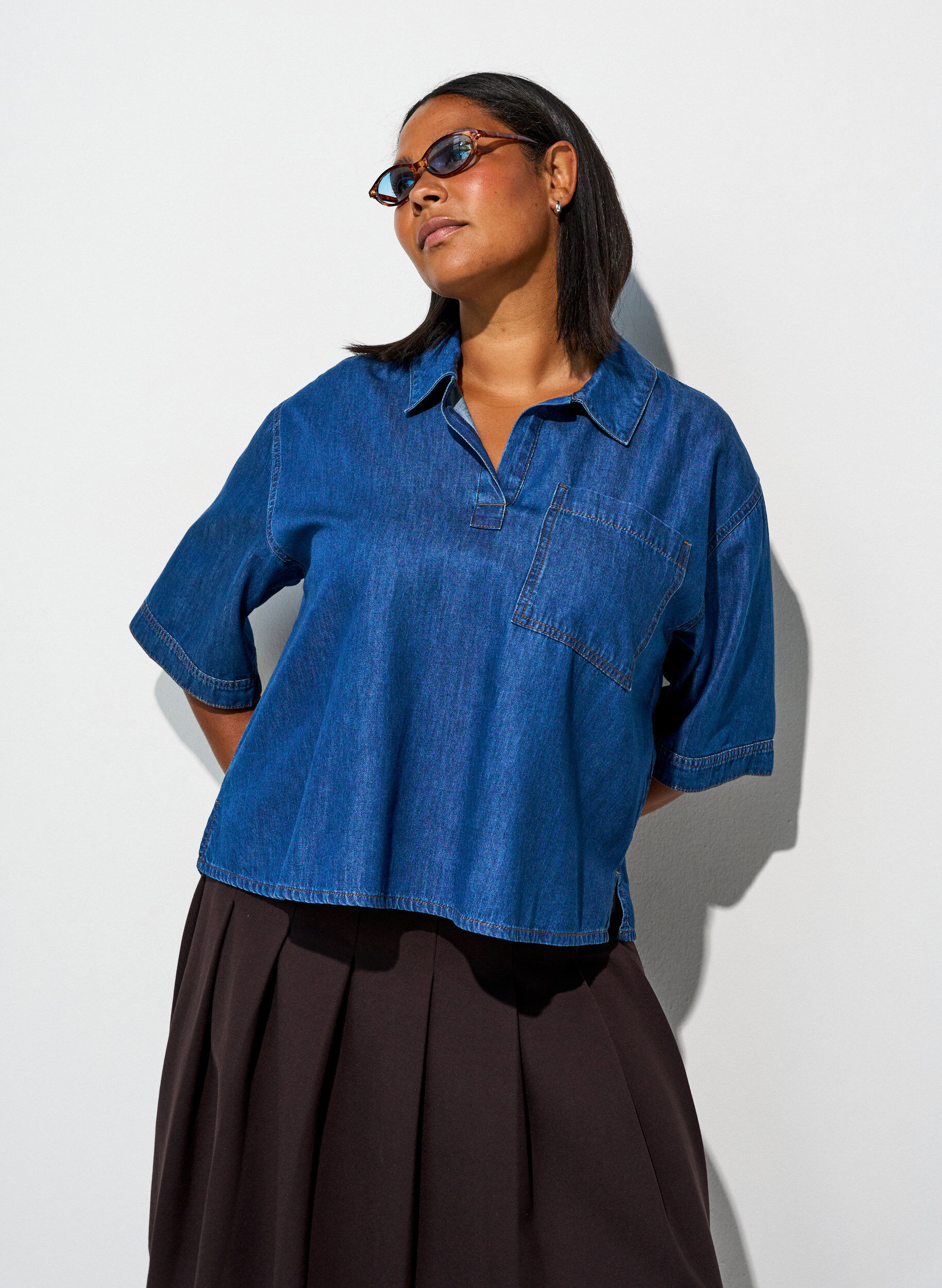 ZizziDenimbluse med brystlomme og albuelange &aelig;rmer, Bl&aring;, Model image number 3