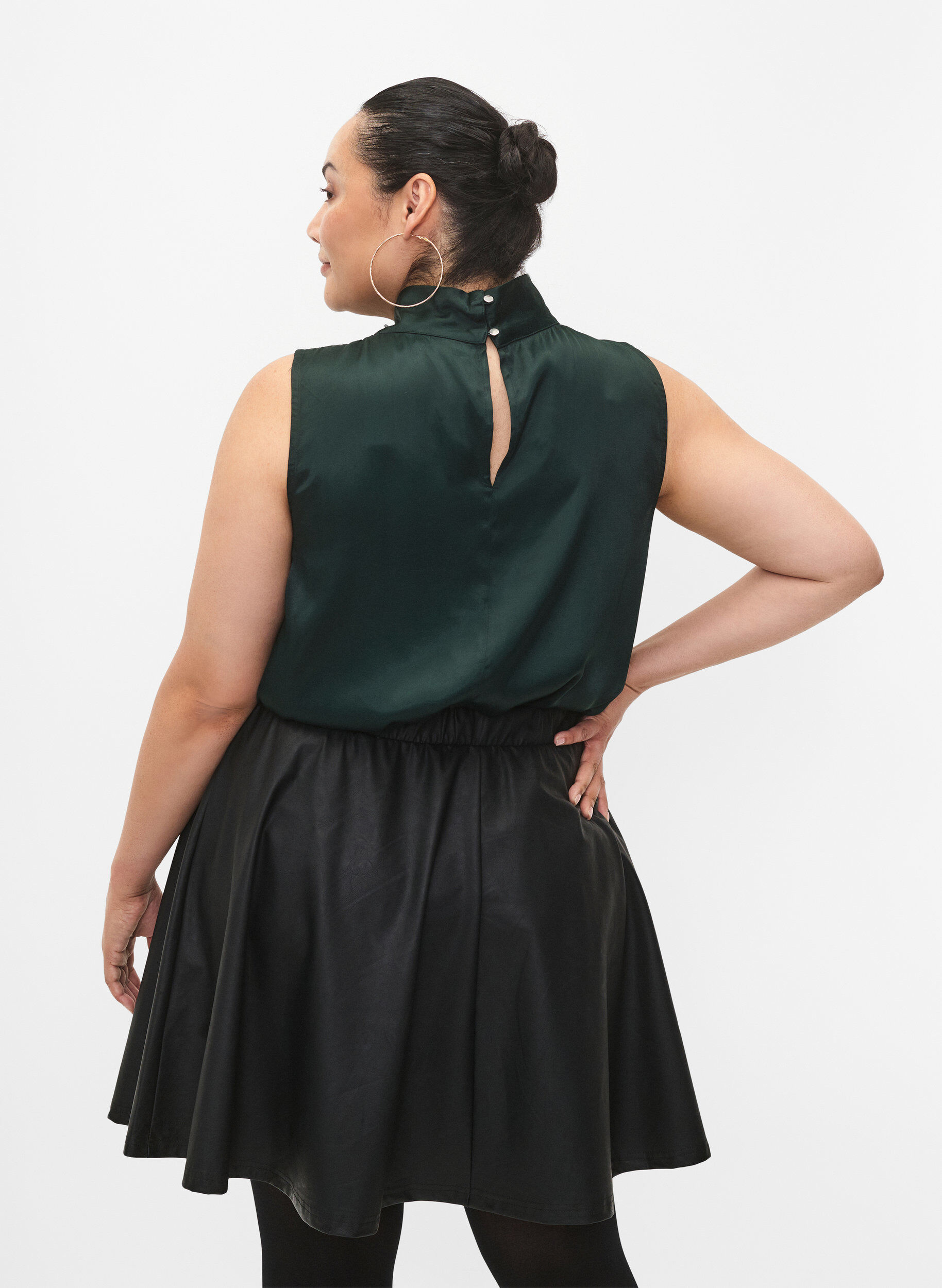 Zizzi &AElig;rmel&oslash;s top i viskose med knudedetalje, Scarab, Model image number 1