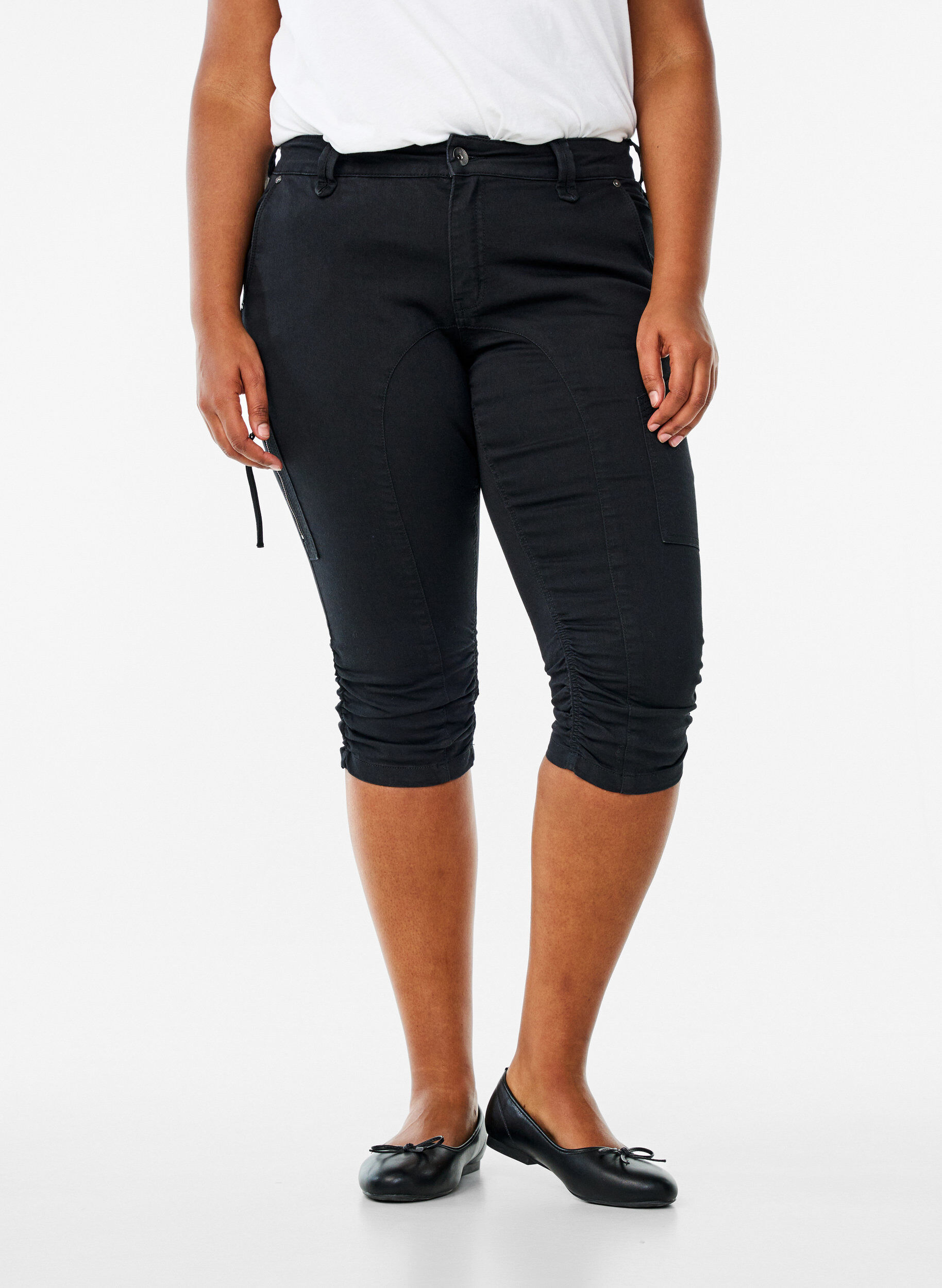Zizzi Slim fit capri jeans med lommer, Sort, Model image number 1