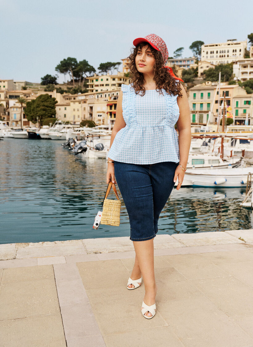 H&oslash;jtaljede slim fit capribukser i str&aelig;kbar denim, Bl&aring;, Image image number 0