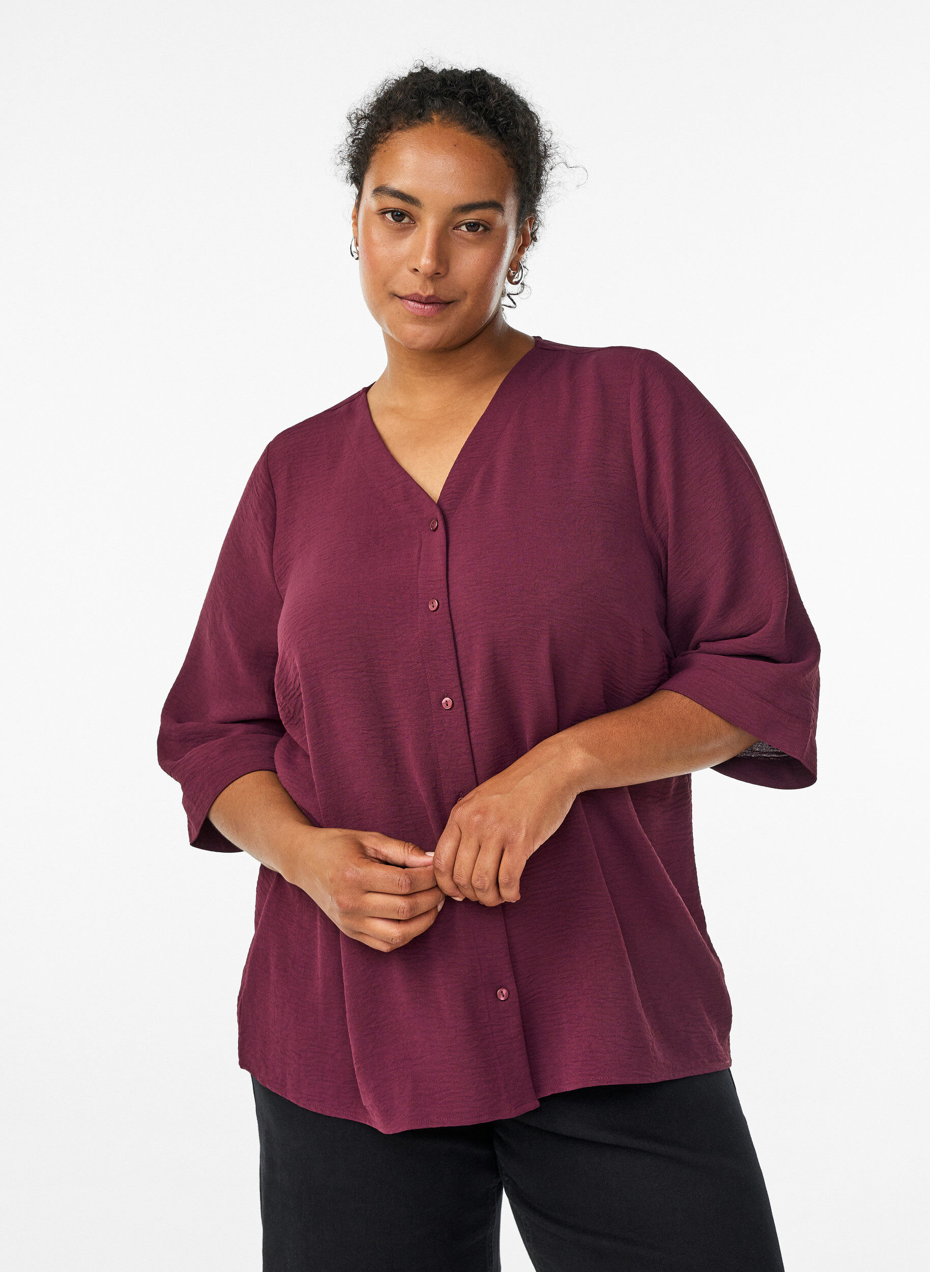Skjortebluse med V-udsk&aelig;ring og 3/4-&aelig;rmer, M&oslash;rk Bordeaux, Model