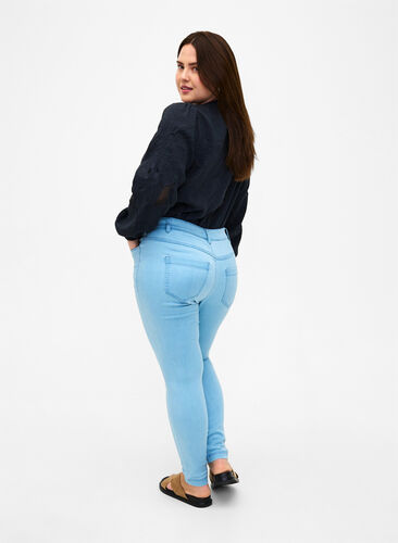 Viona jeans med regulær talje, Ex Lt Blue, Model image number 1