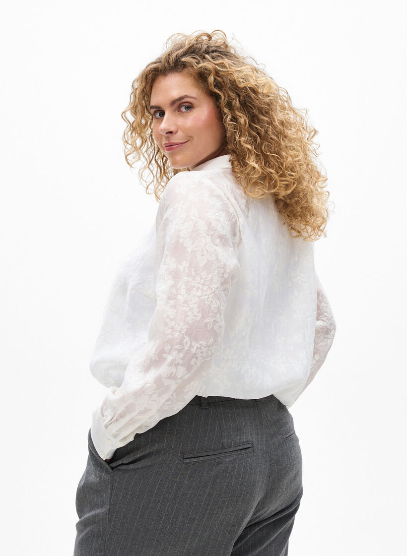 Skjorte med tone-i-tone mønster, Vanilla, Model