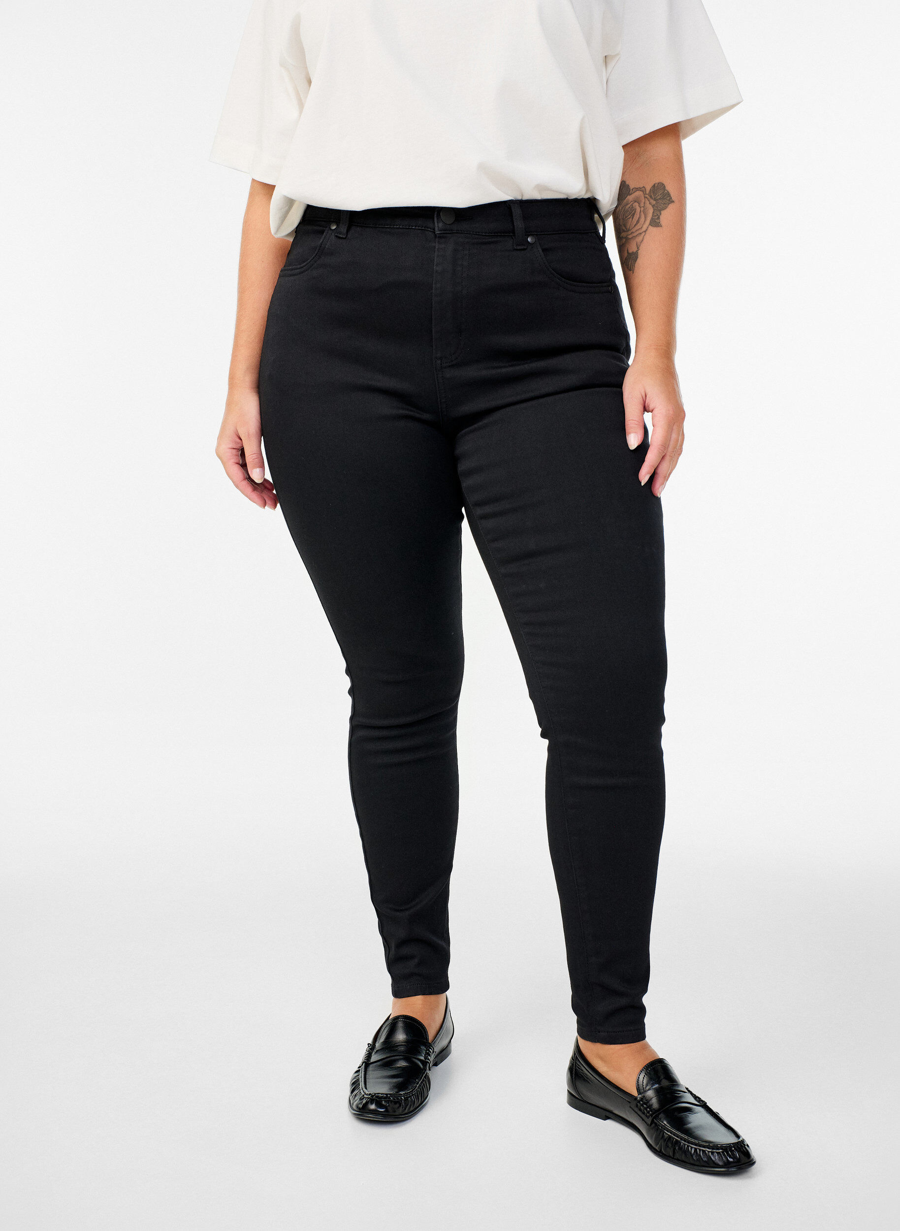 Zizzi Super slim Amy jeans med h&oslash;j talje, Sort, Model image number 2