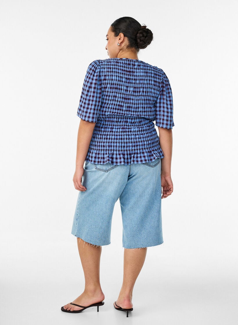 Jeansknickers med slidt look og r&aring; kanter, Bl&aring;, Model image number 1