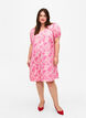 Jacquard kjole med korte puf&aelig;rmer, Chateau Rose AOP, Model image number 2