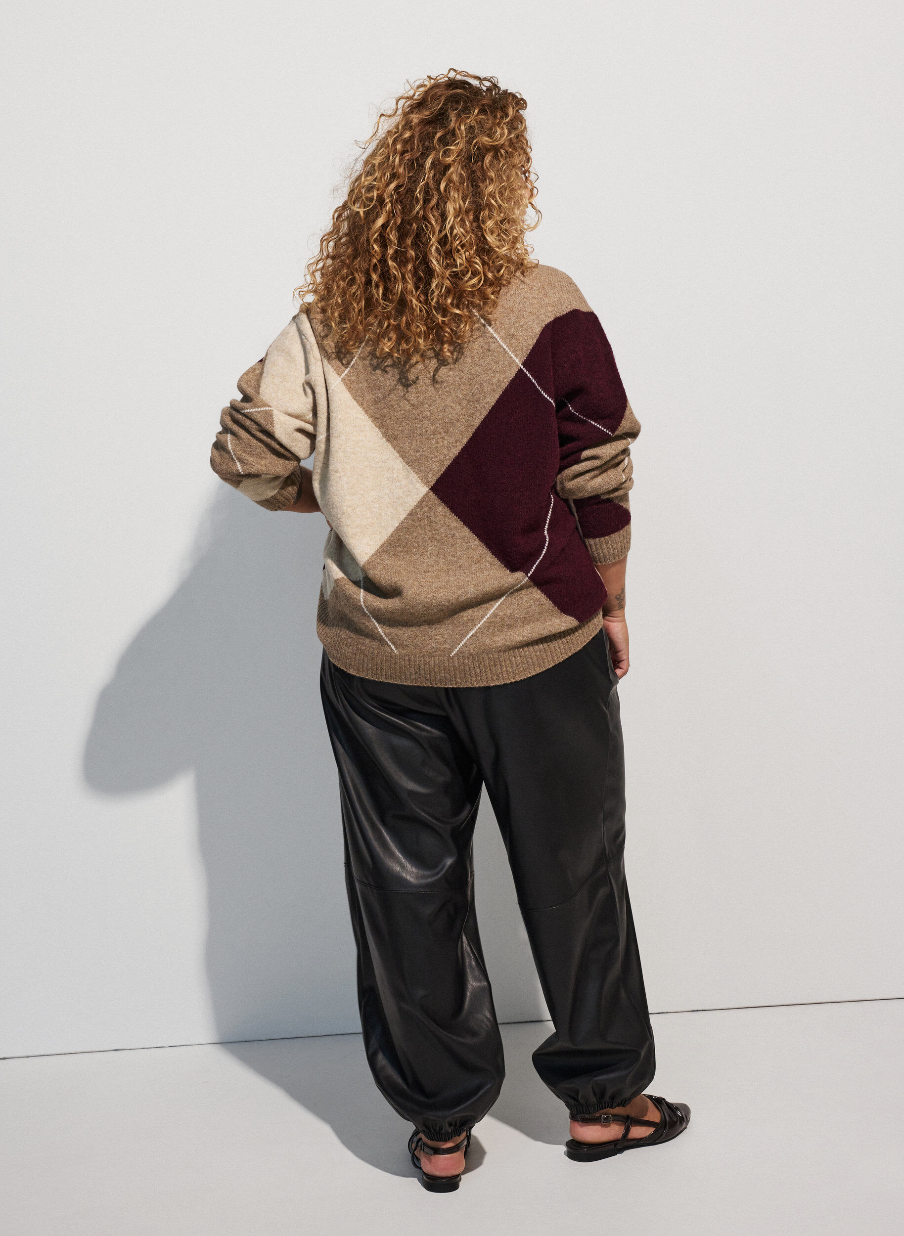 ZizziStrikbluse med harlekinm&oslash;nster, Brun, Model image number 2
