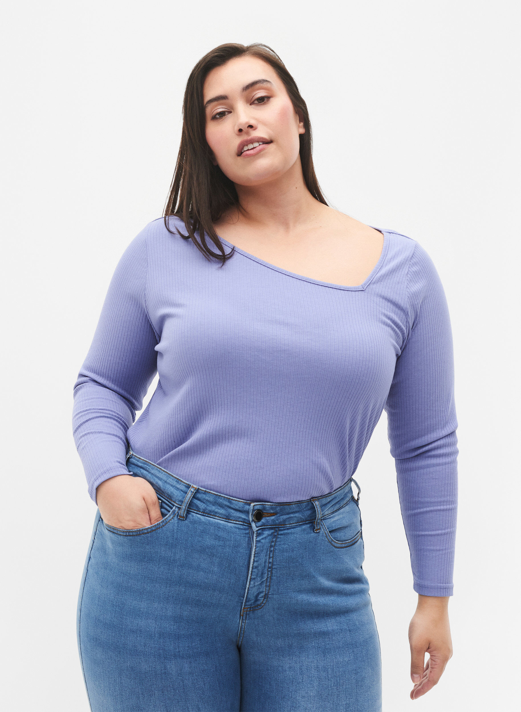Zizzi Lang&aelig;rmet t-shirt med asymmetrisk udsk&aelig;ring, Lavender Violet, Model image number 0