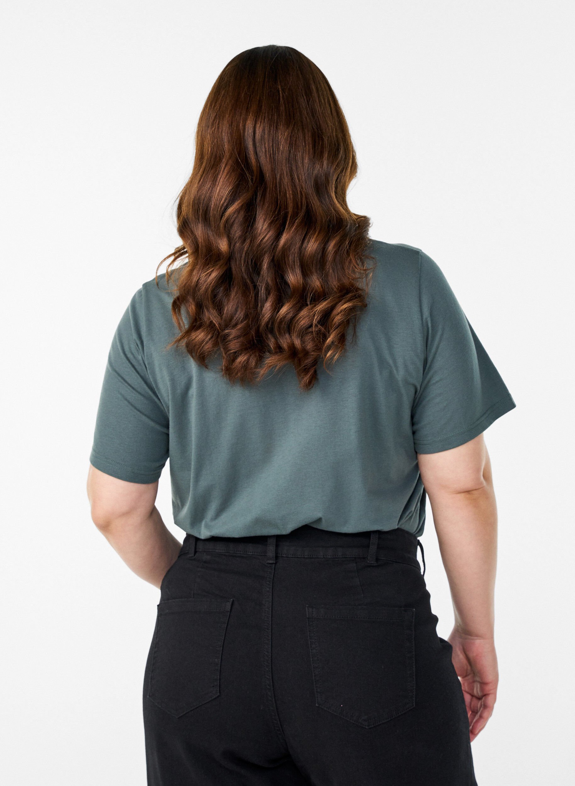 Zizzi T-shirt med motiv, Gr&oslash;n, Model image number 2