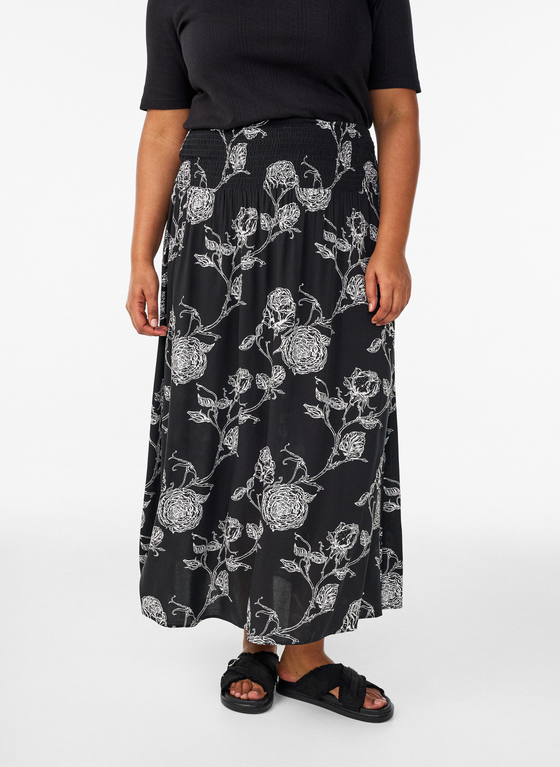 ZizziMaxinederdel i viskose med smock, Sort, Model image number 2