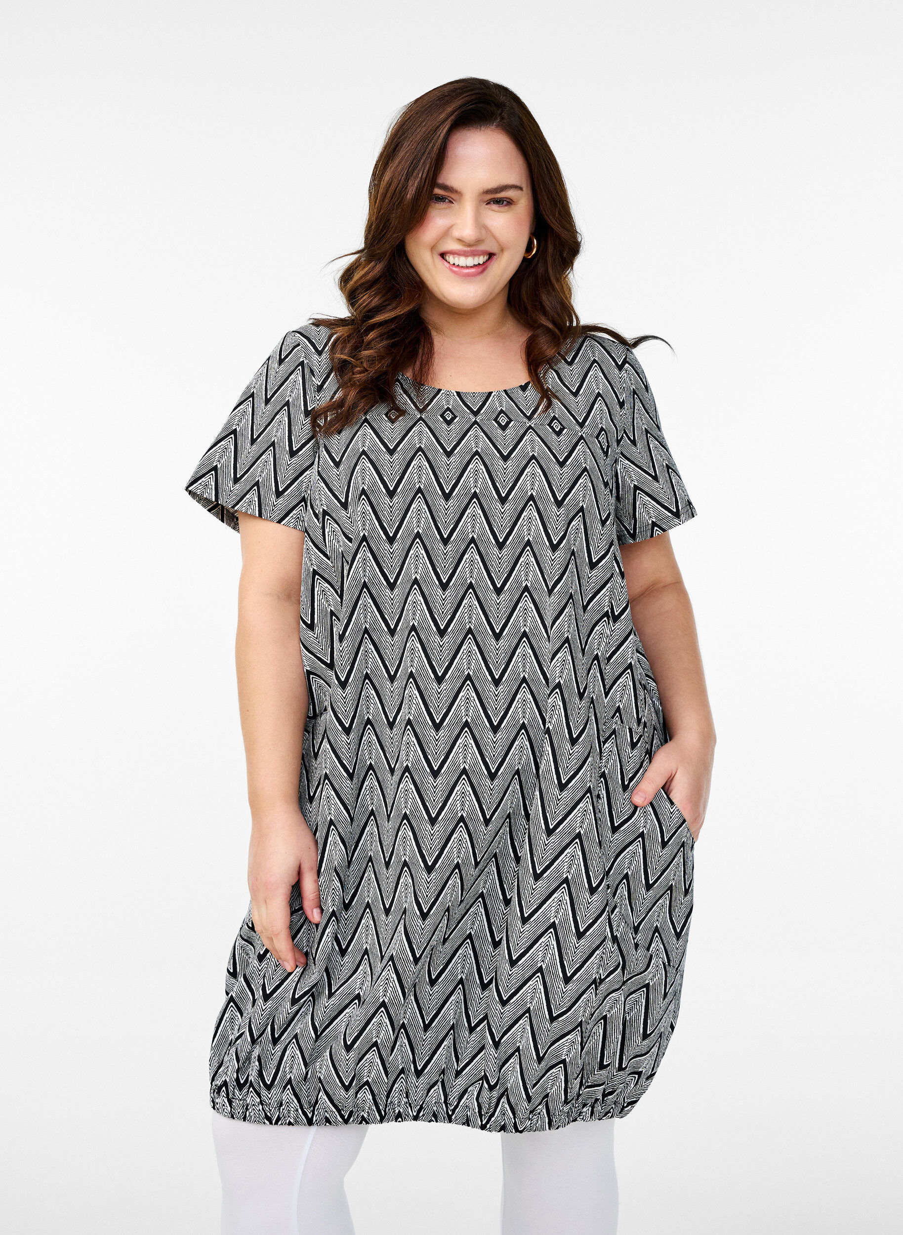 Zizzi Kort&aelig;rmet bomuldskjole med print, Sort, Model image number 0