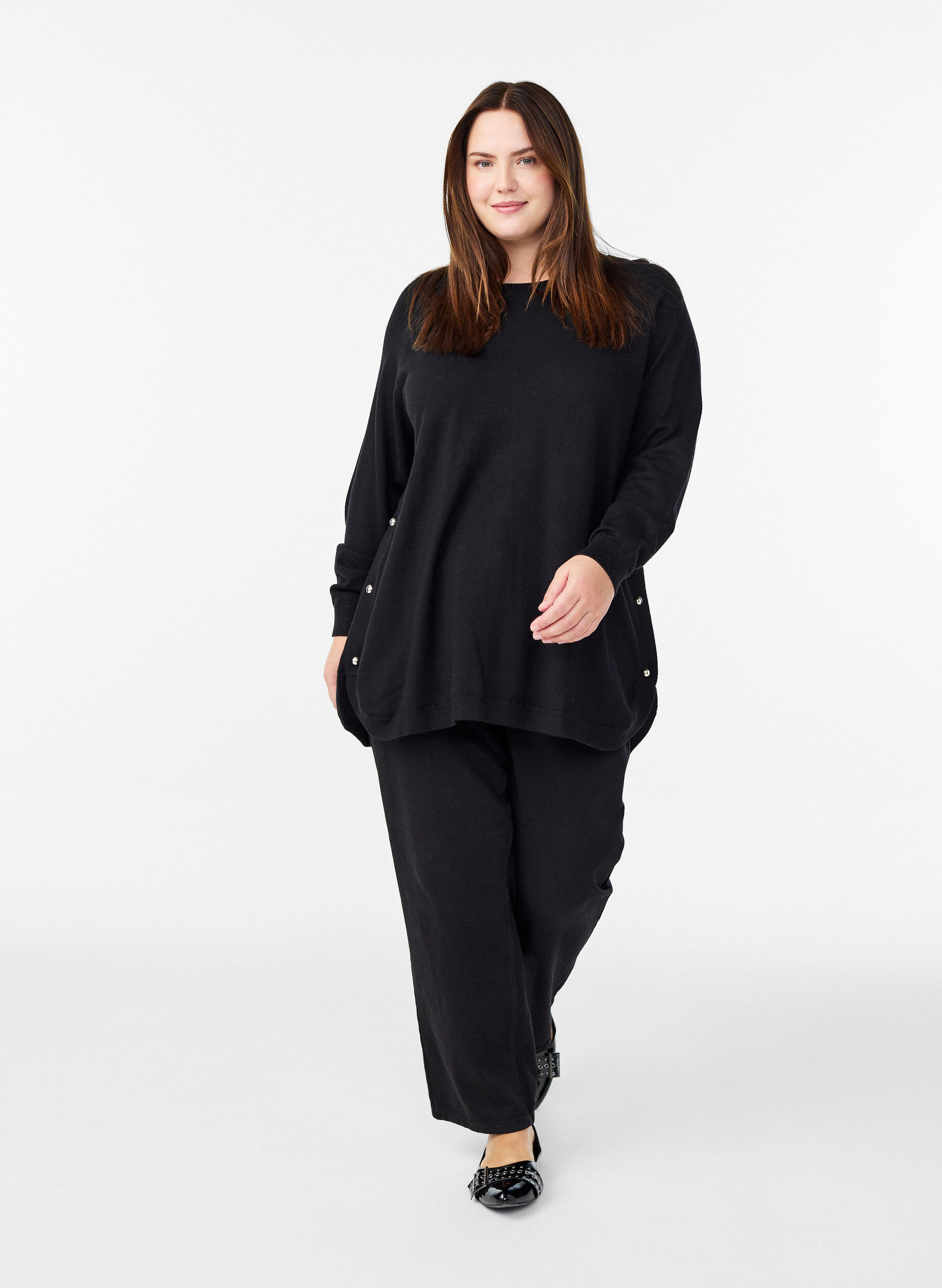 ZizziStrikbluse med knapper i siden, Sort, Model image number 1